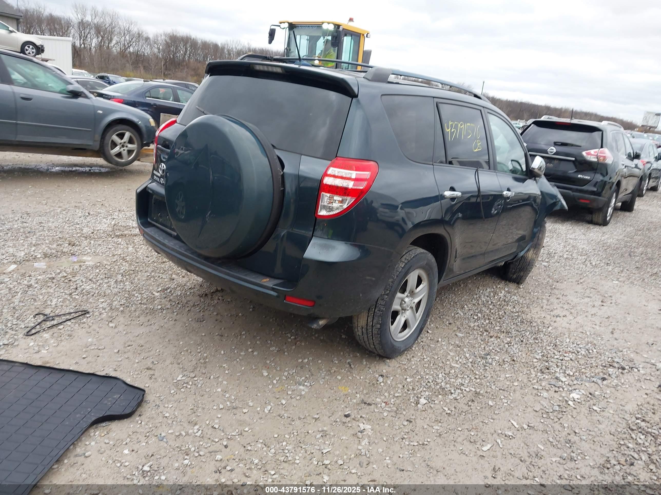 TOYOTA RAV4 image 4