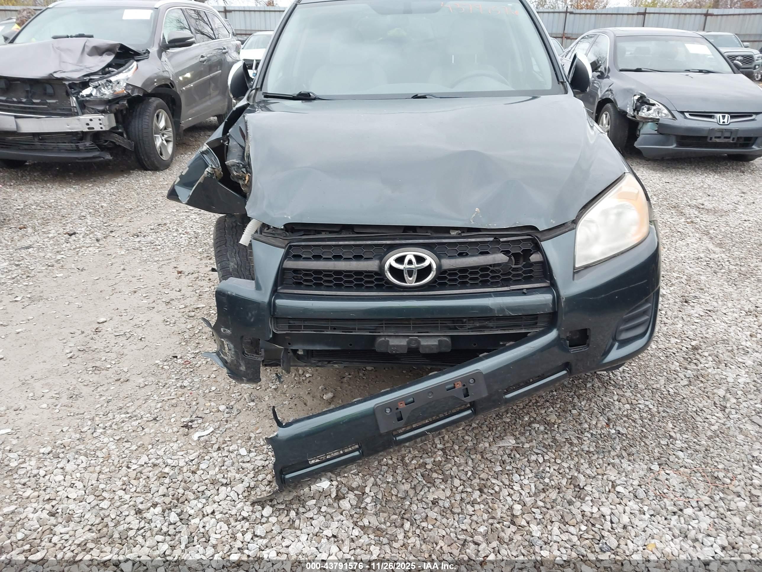 TOYOTA RAV4 image 6