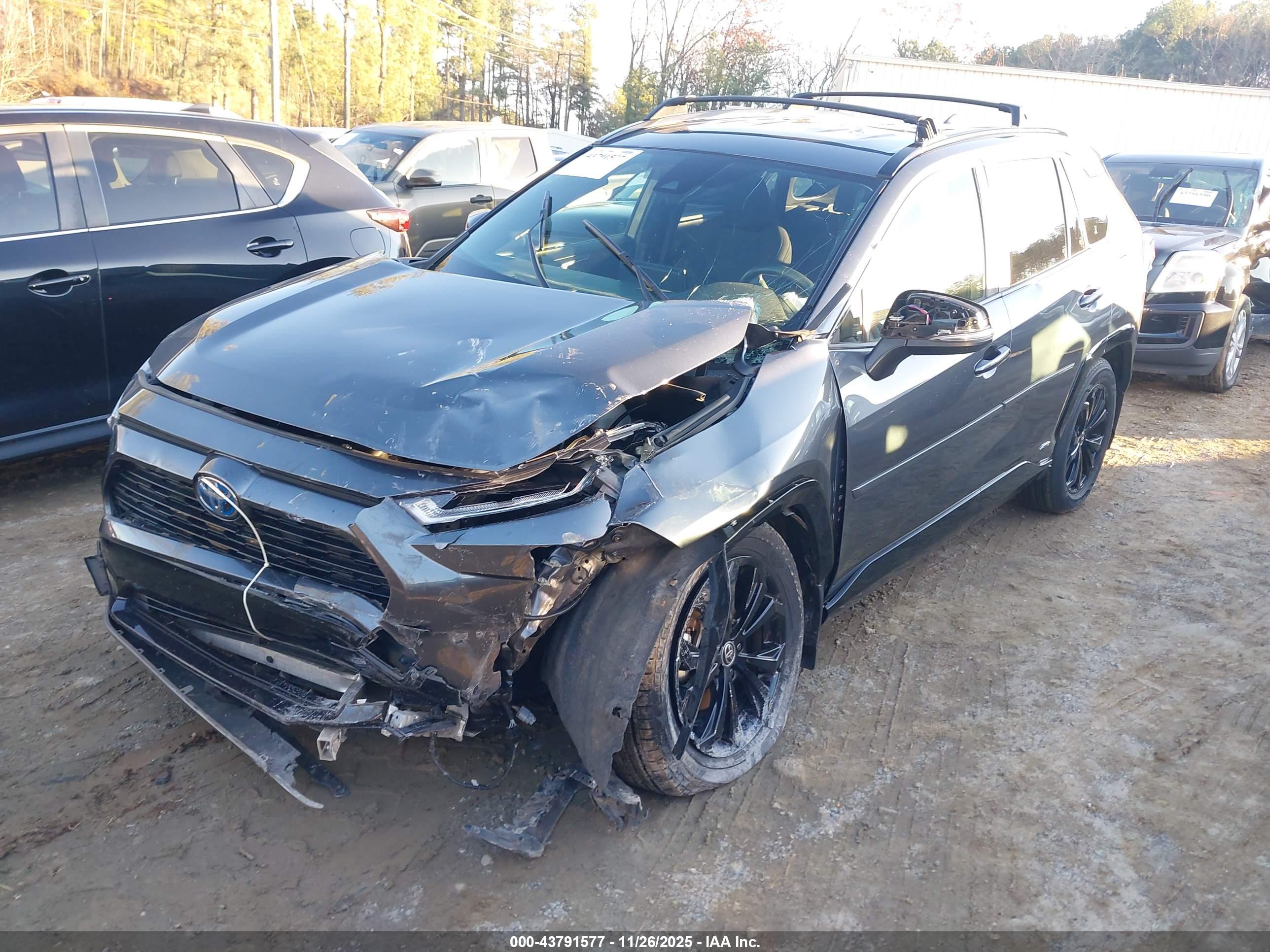 TOYOTA RAV4 image 2