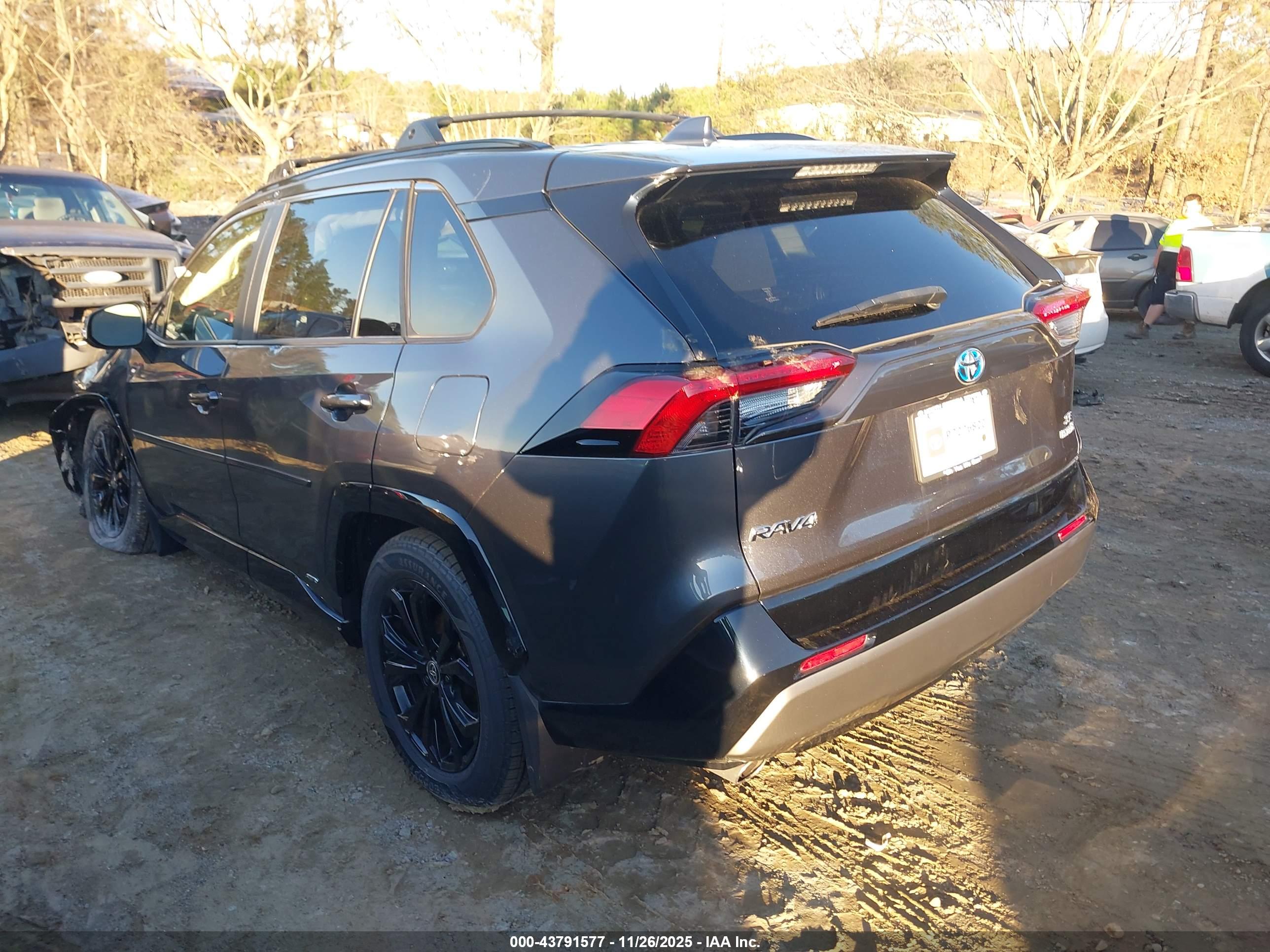 TOYOTA RAV4 image 3