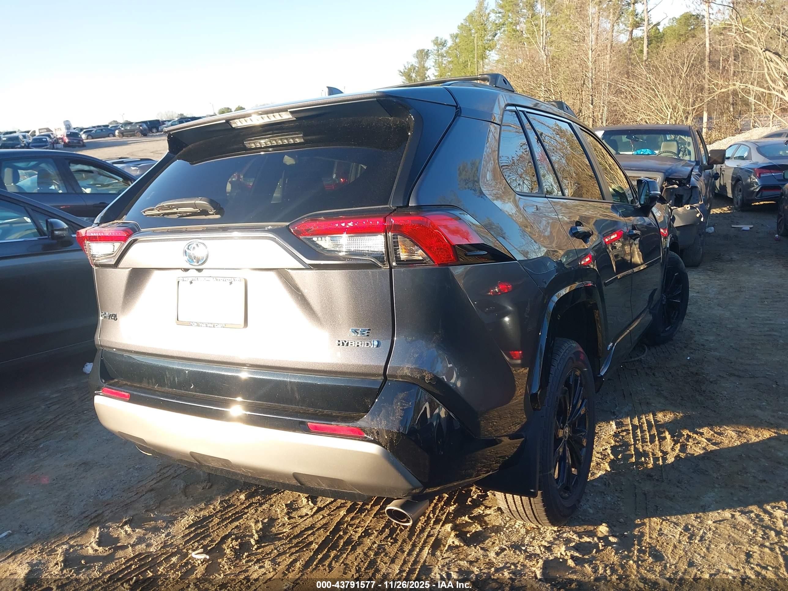 TOYOTA RAV4 image 4