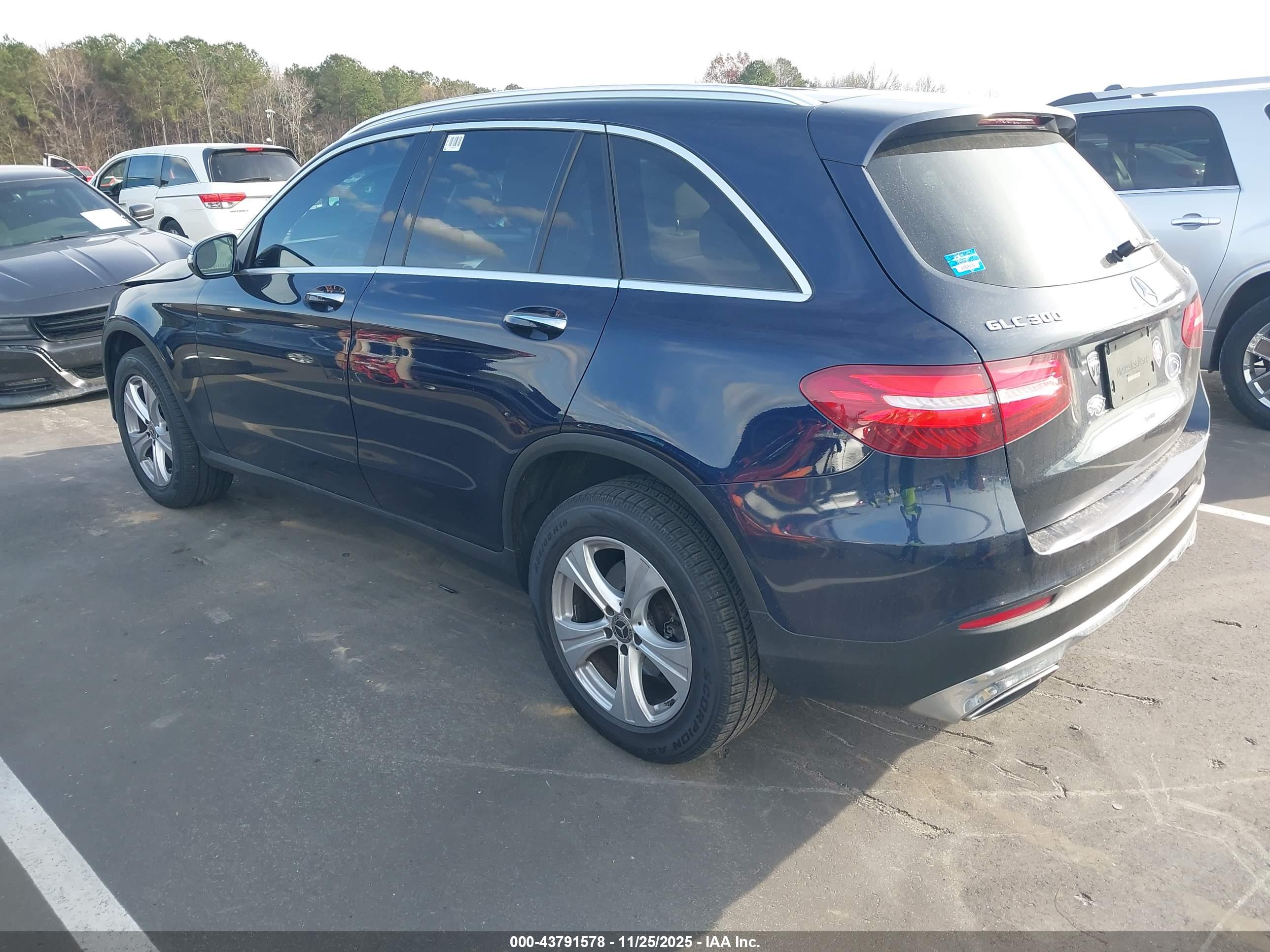 MERCEDES-BENZ GLC image 3