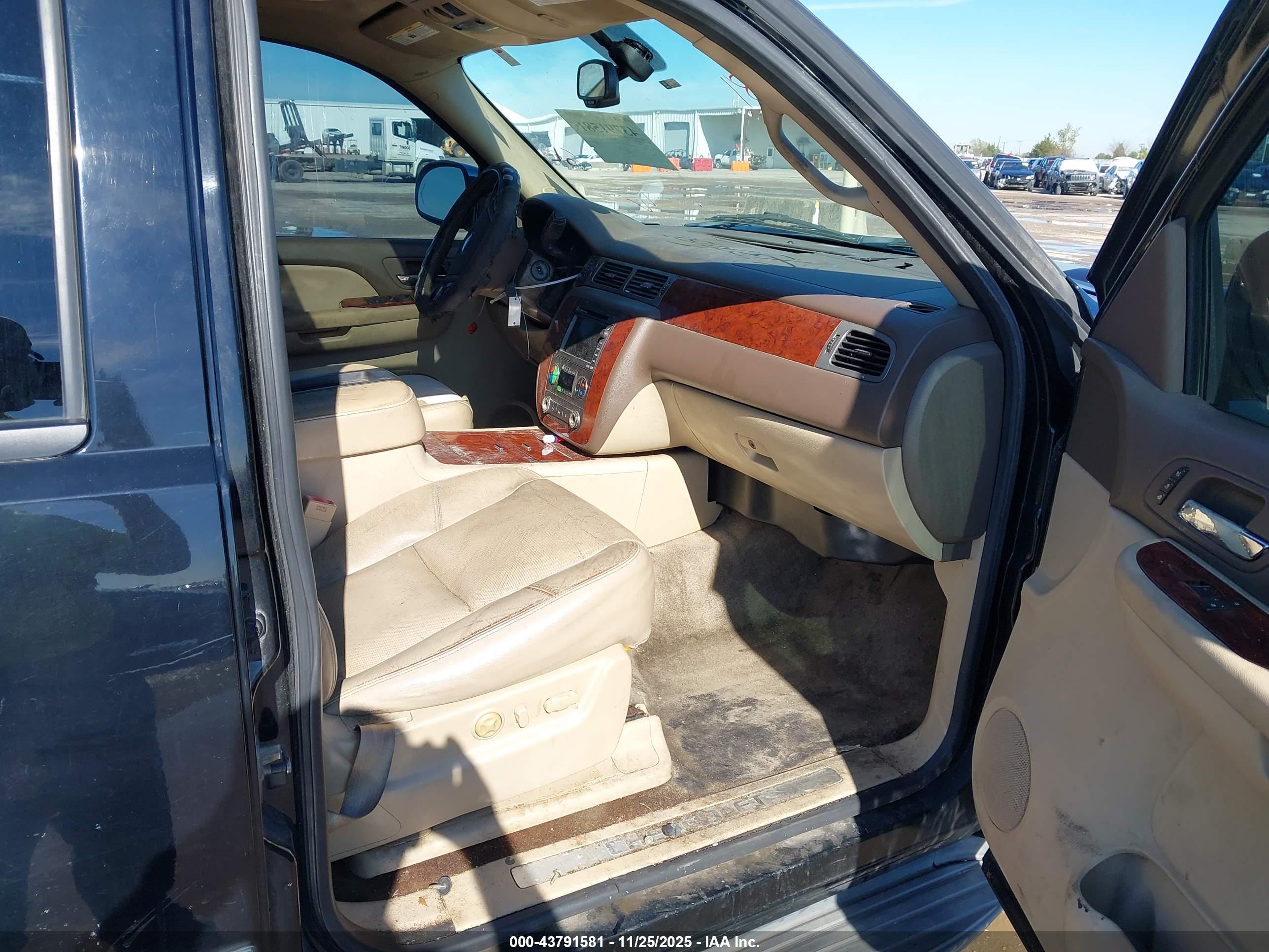 CHEVROLET TAHOE image 5
