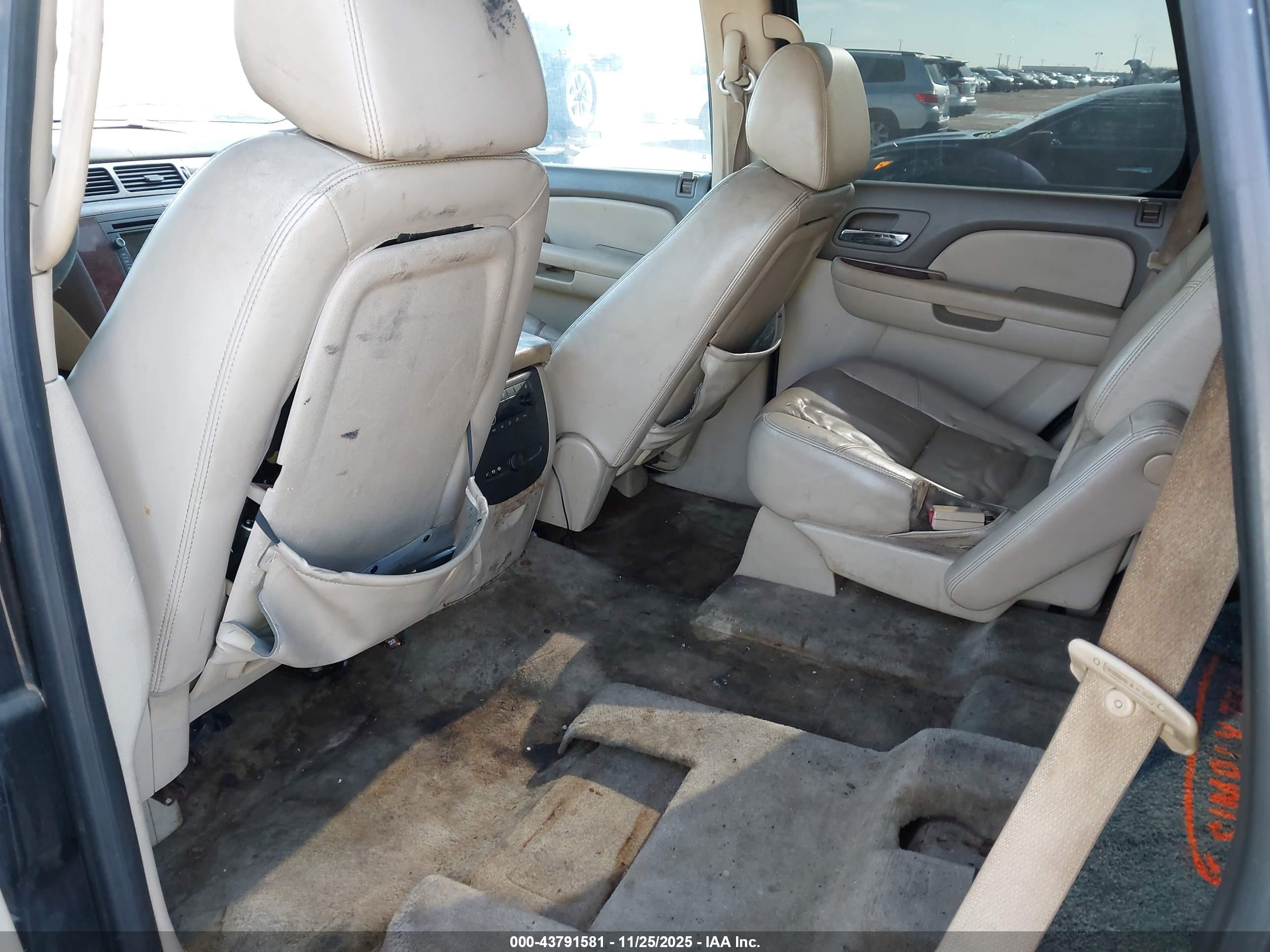 CHEVROLET TAHOE image 8