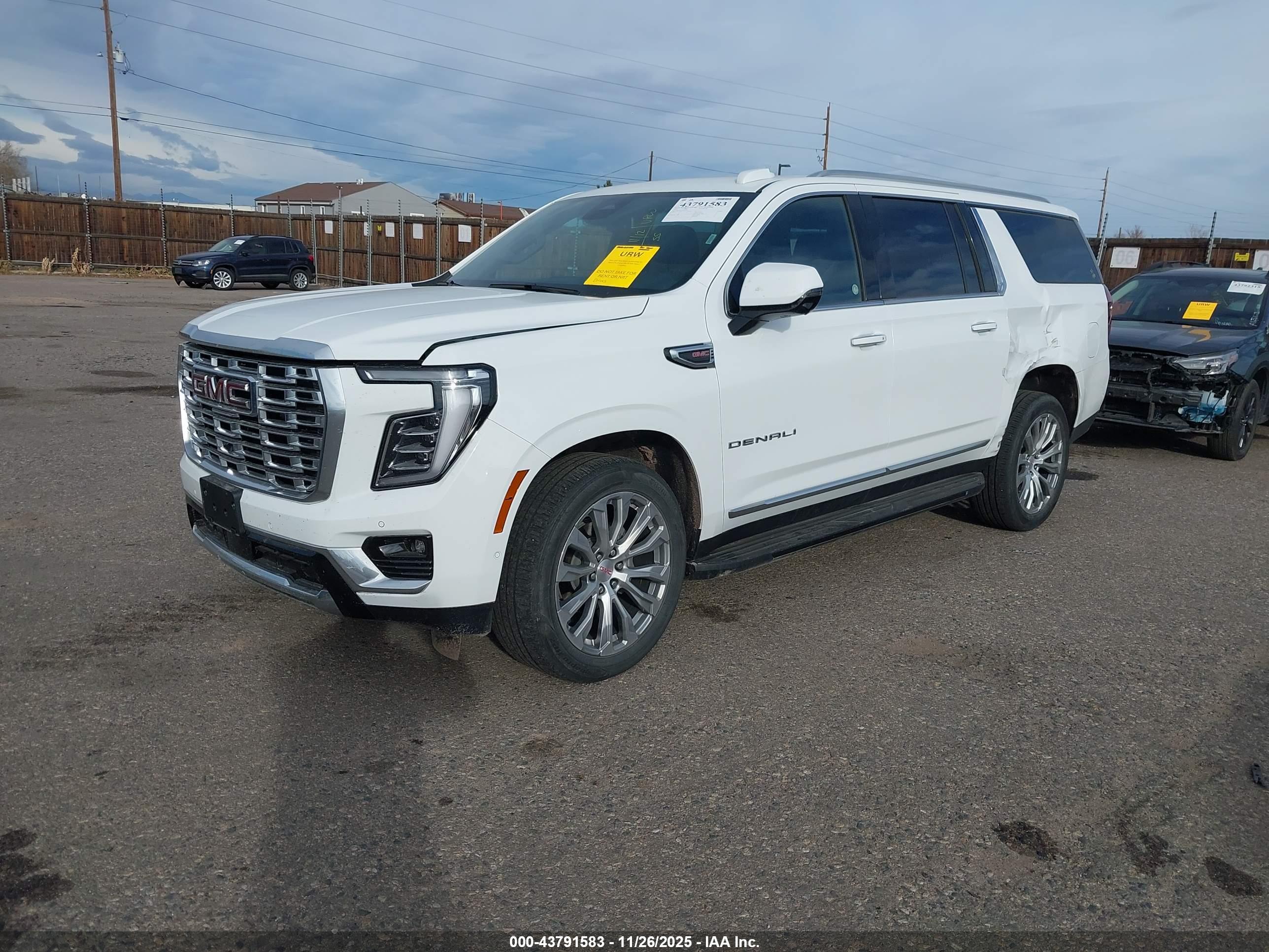 GMC YUKON image 2
