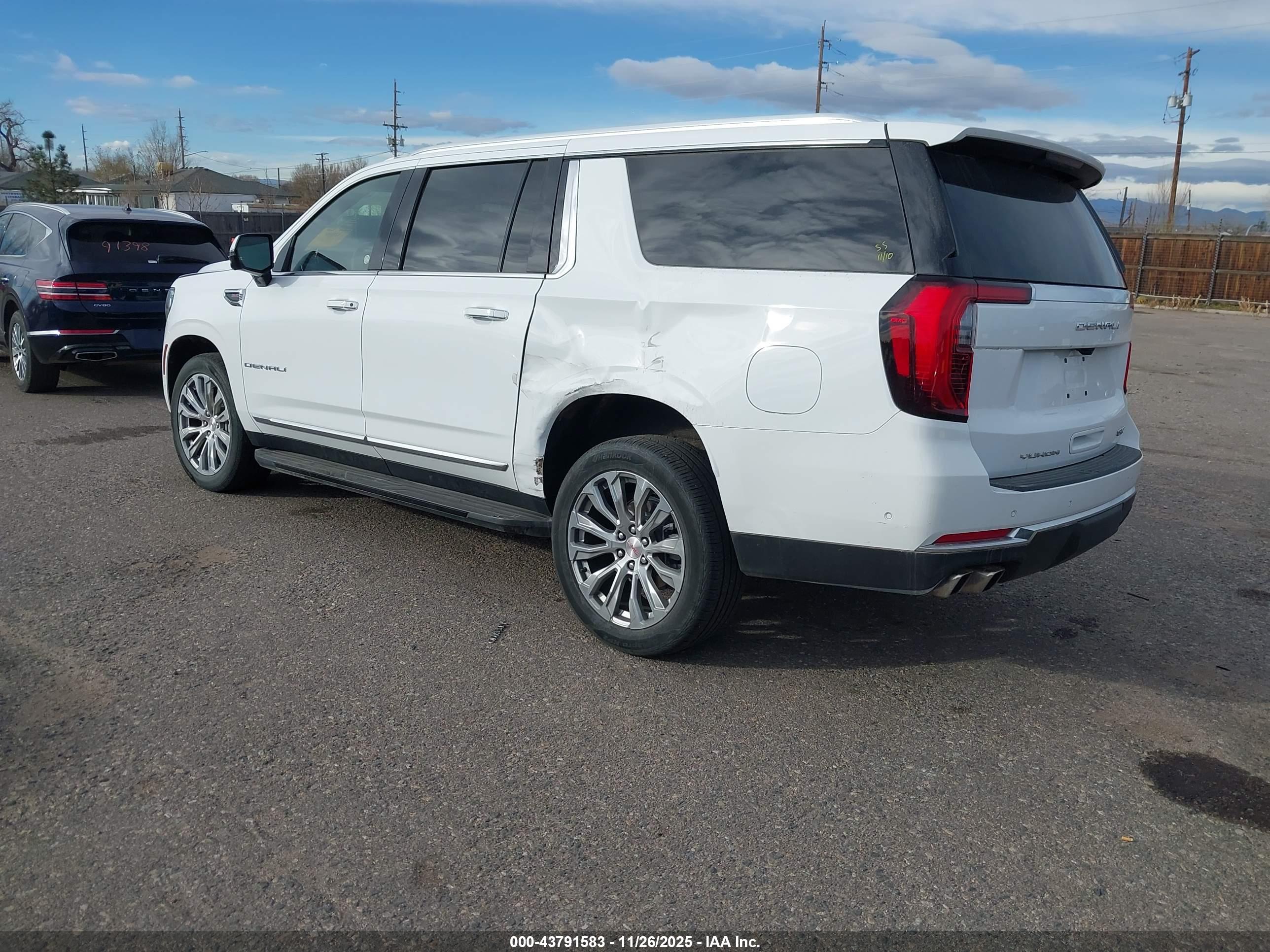 GMC YUKON image 3