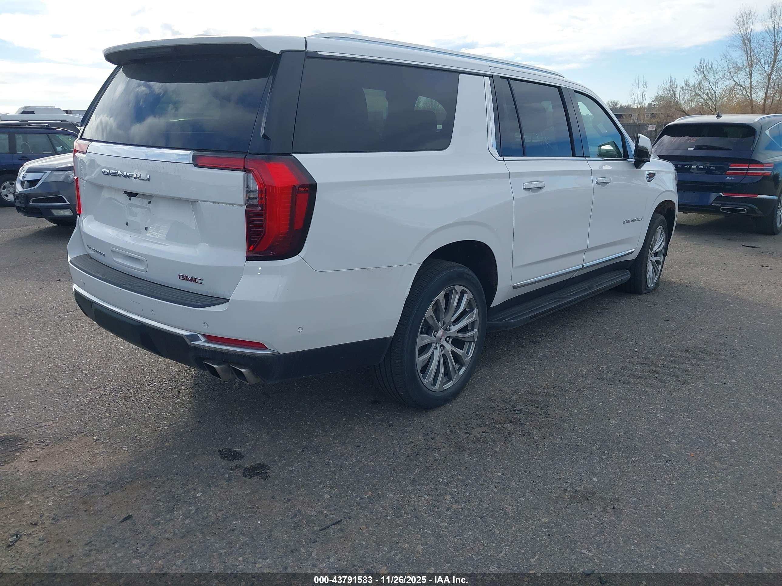 GMC YUKON image 4