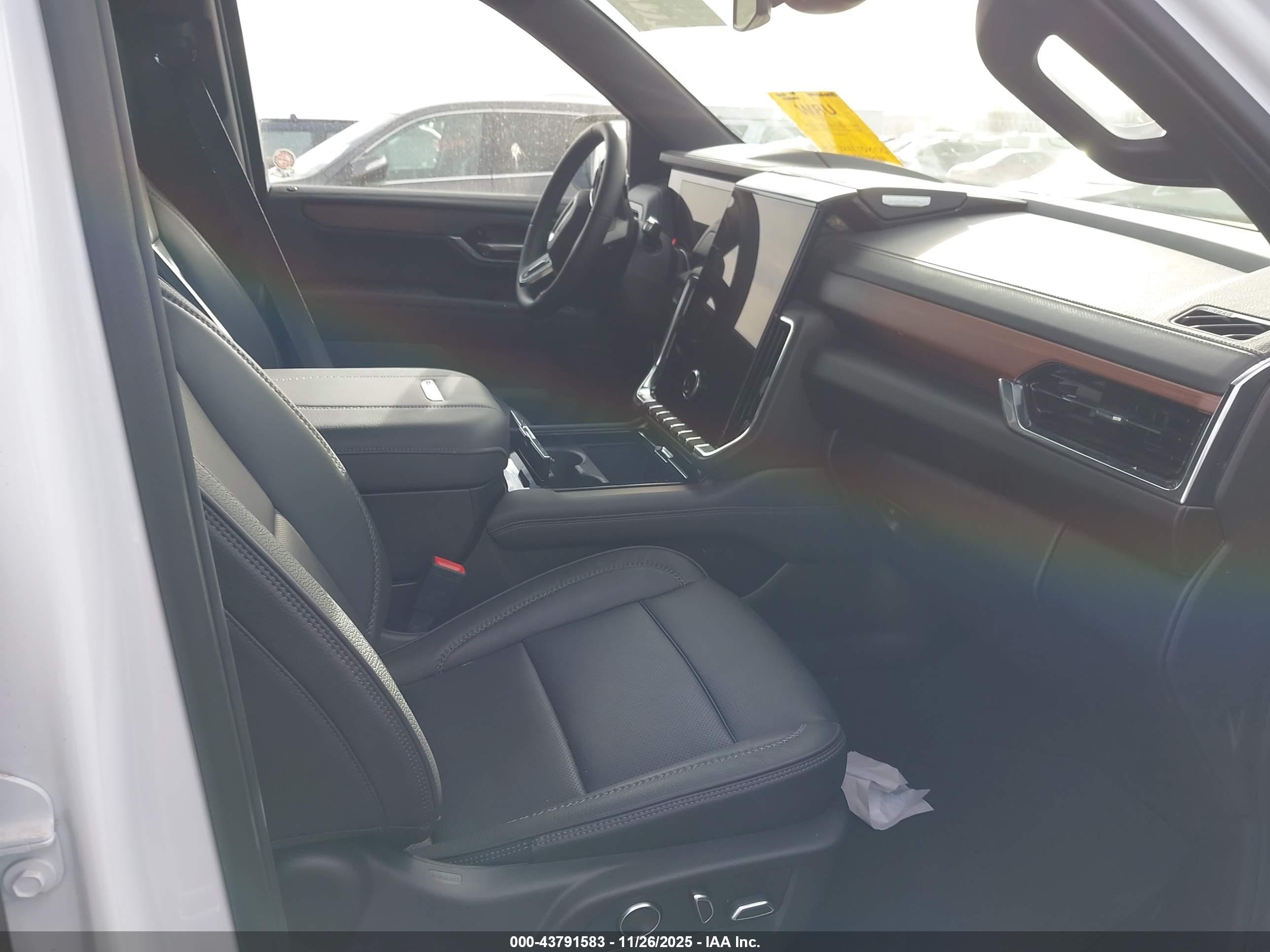 GMC YUKON image 5