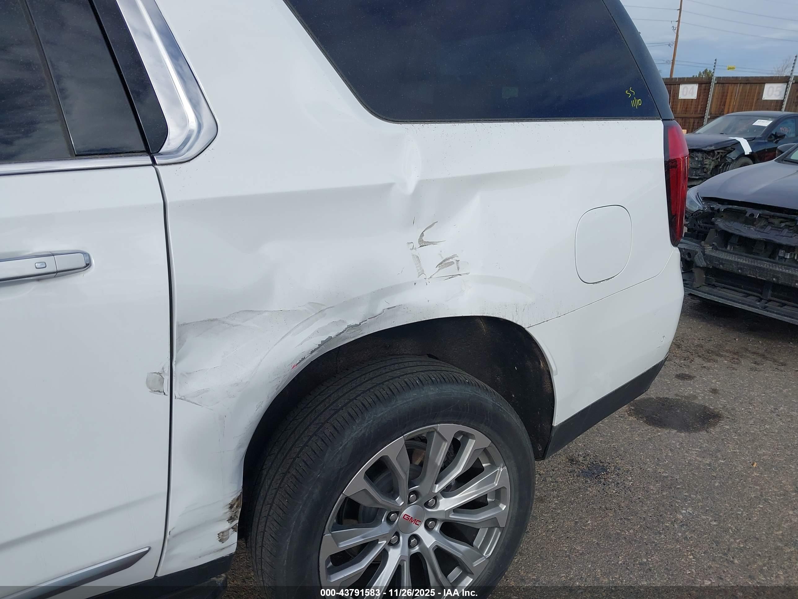 GMC YUKON image 6
