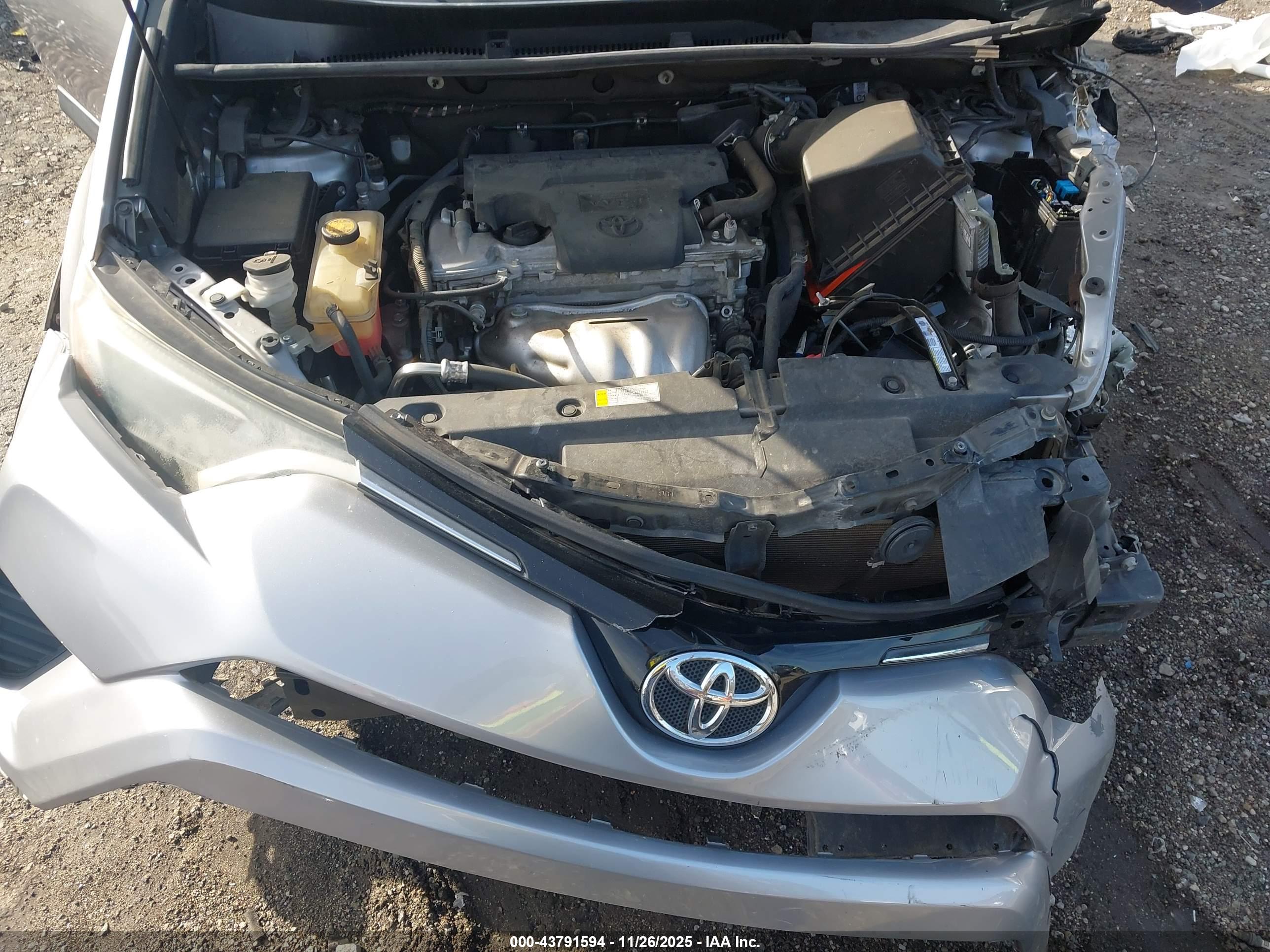 TOYOTA RAV4 image 10