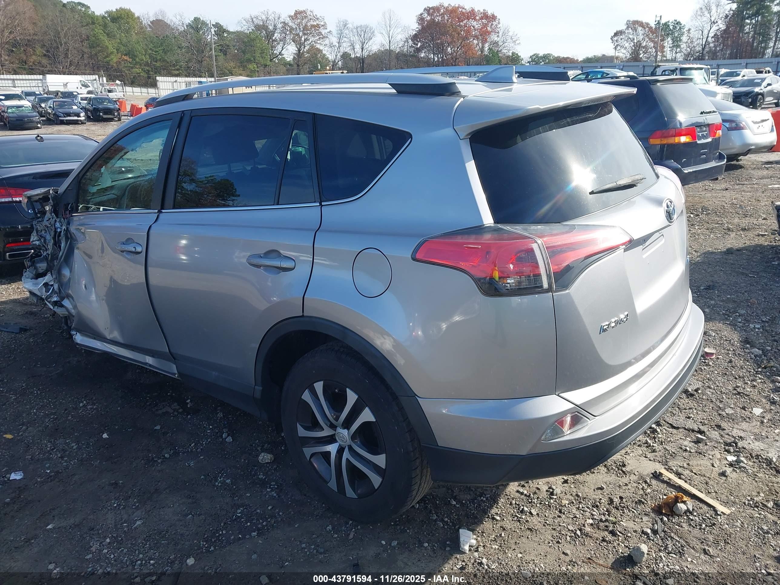 TOYOTA RAV4 image 3