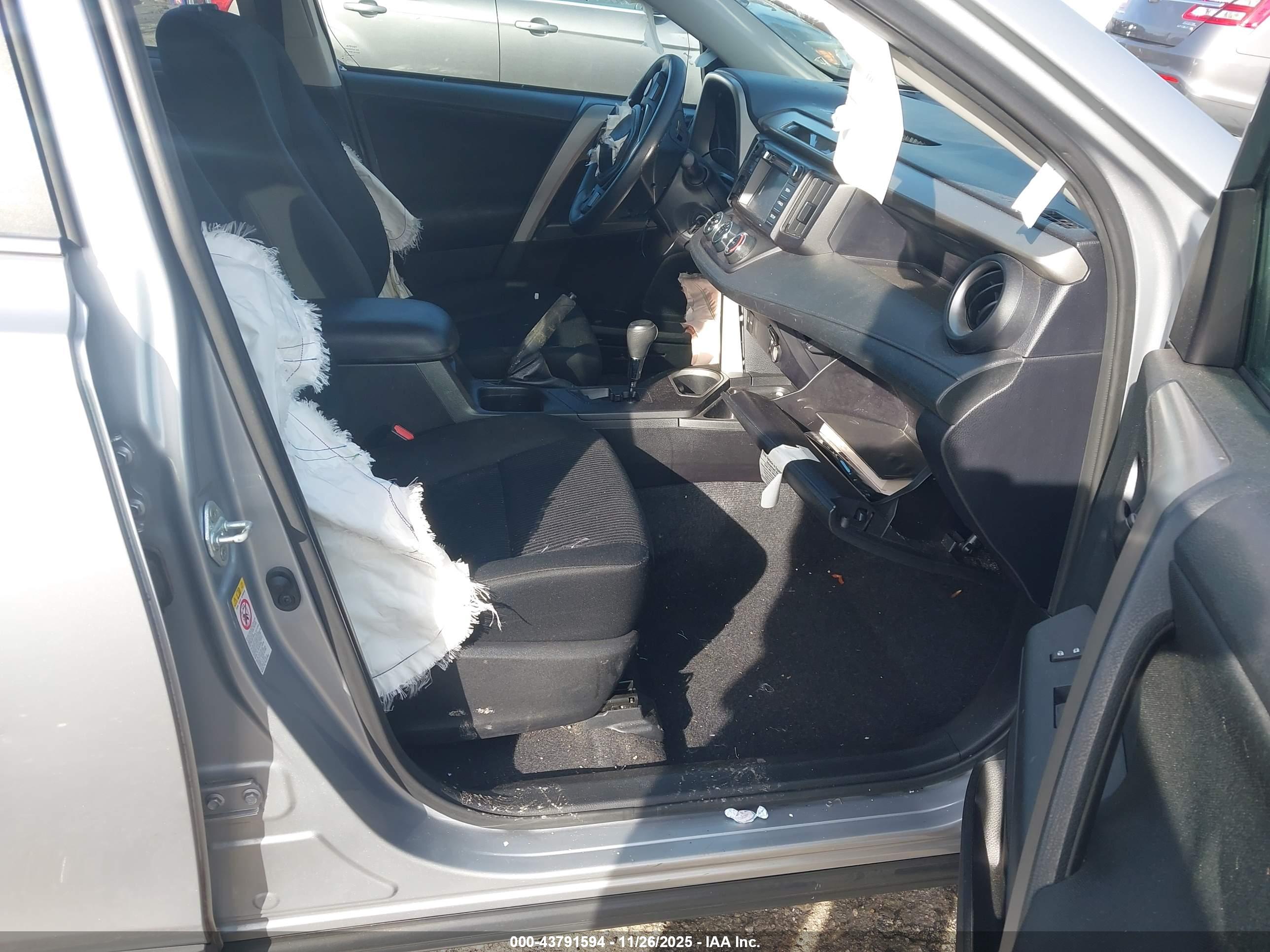TOYOTA RAV4 image 5
