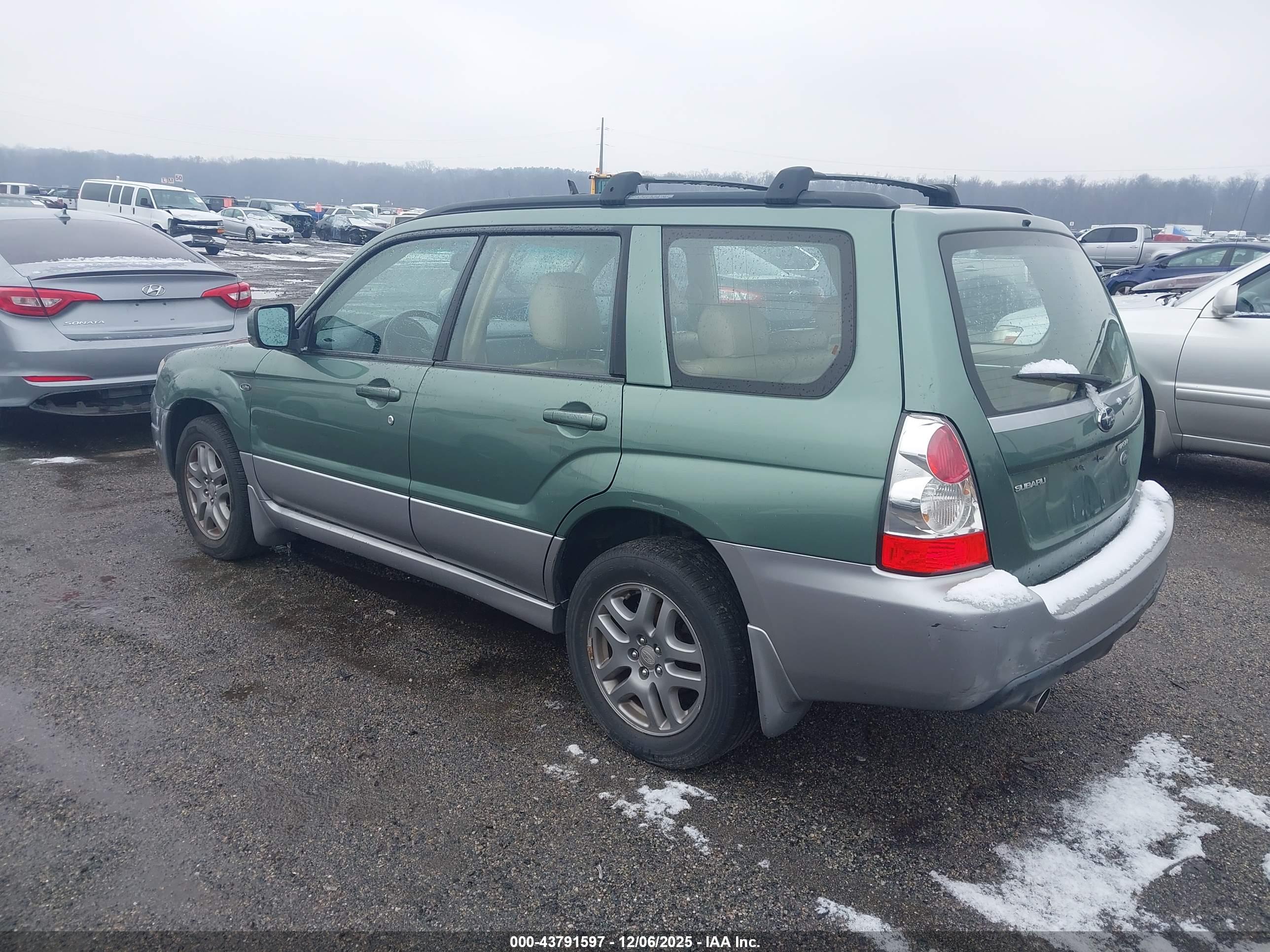 SUBARU FORESTER image 3