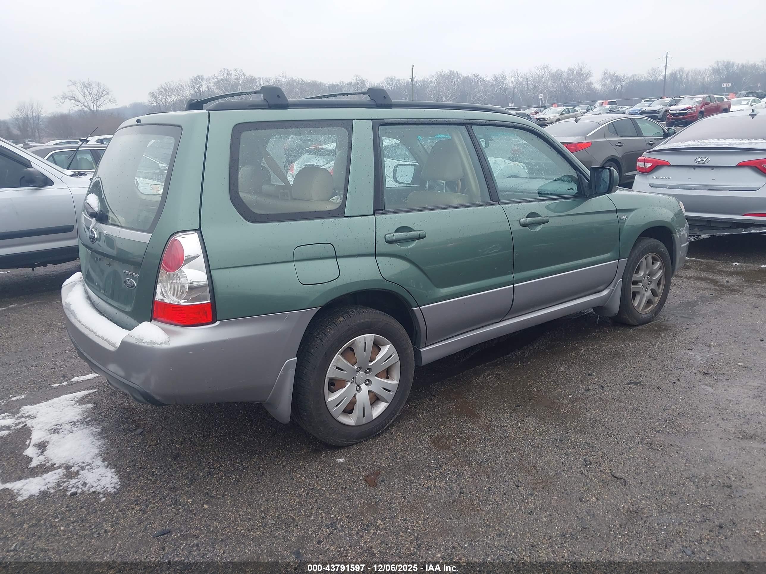 SUBARU FORESTER image 4