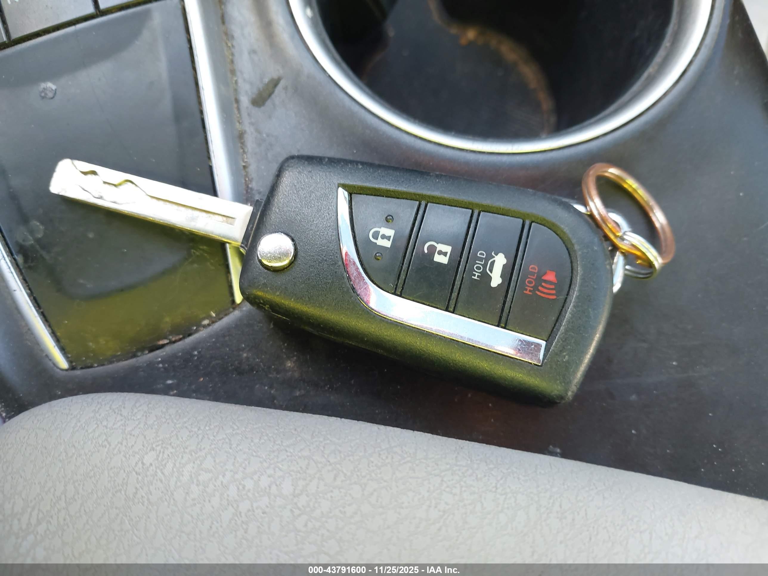 TOYOTA CAMRY image 11