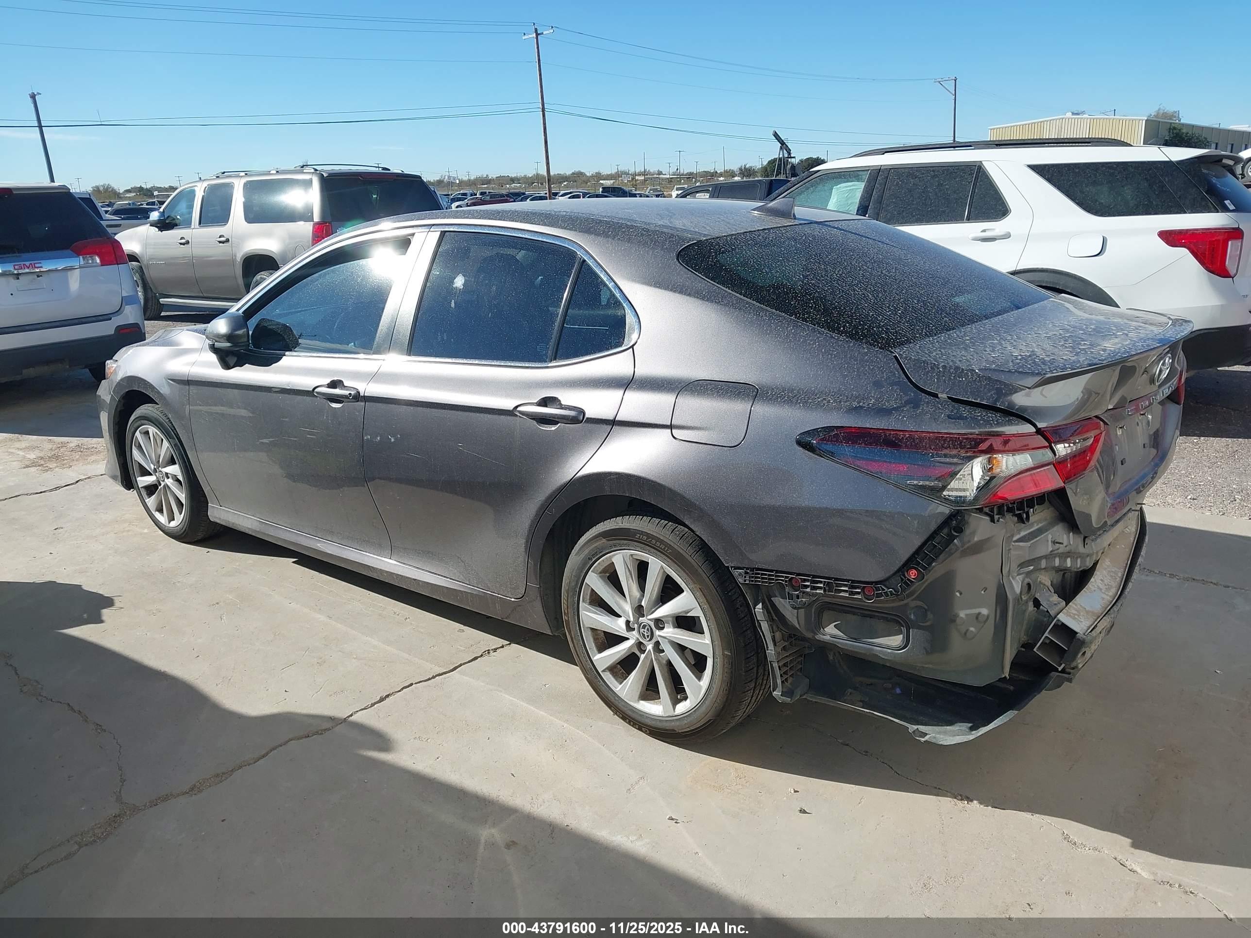 TOYOTA CAMRY image 3