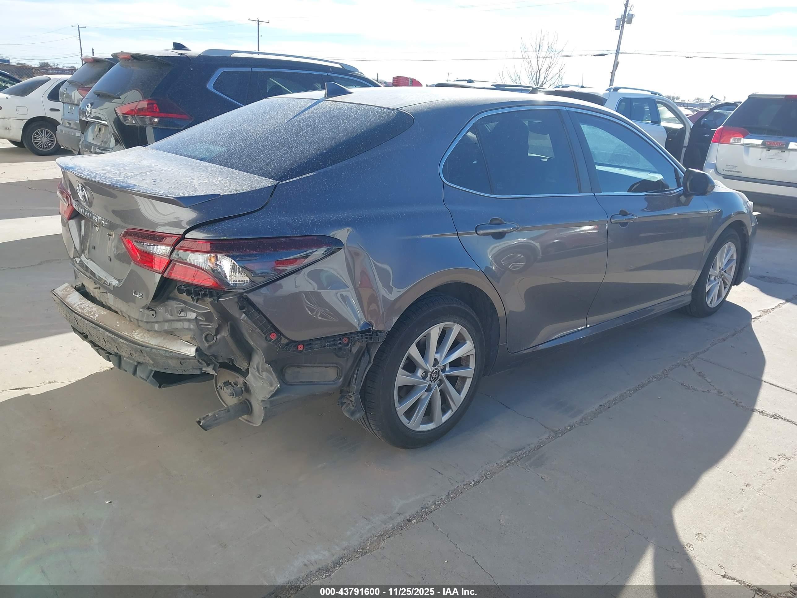 TOYOTA CAMRY image 4