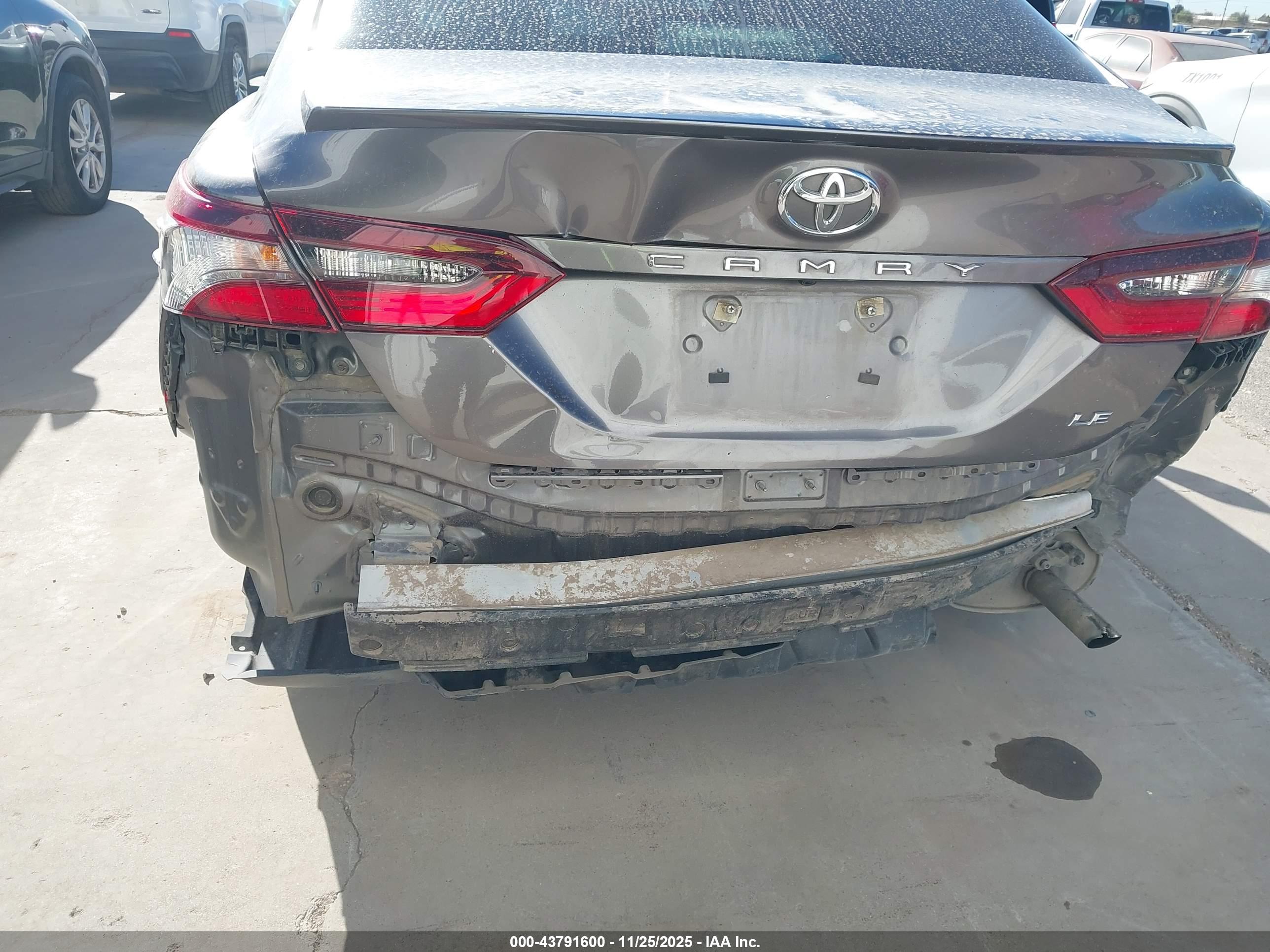 TOYOTA CAMRY image 6