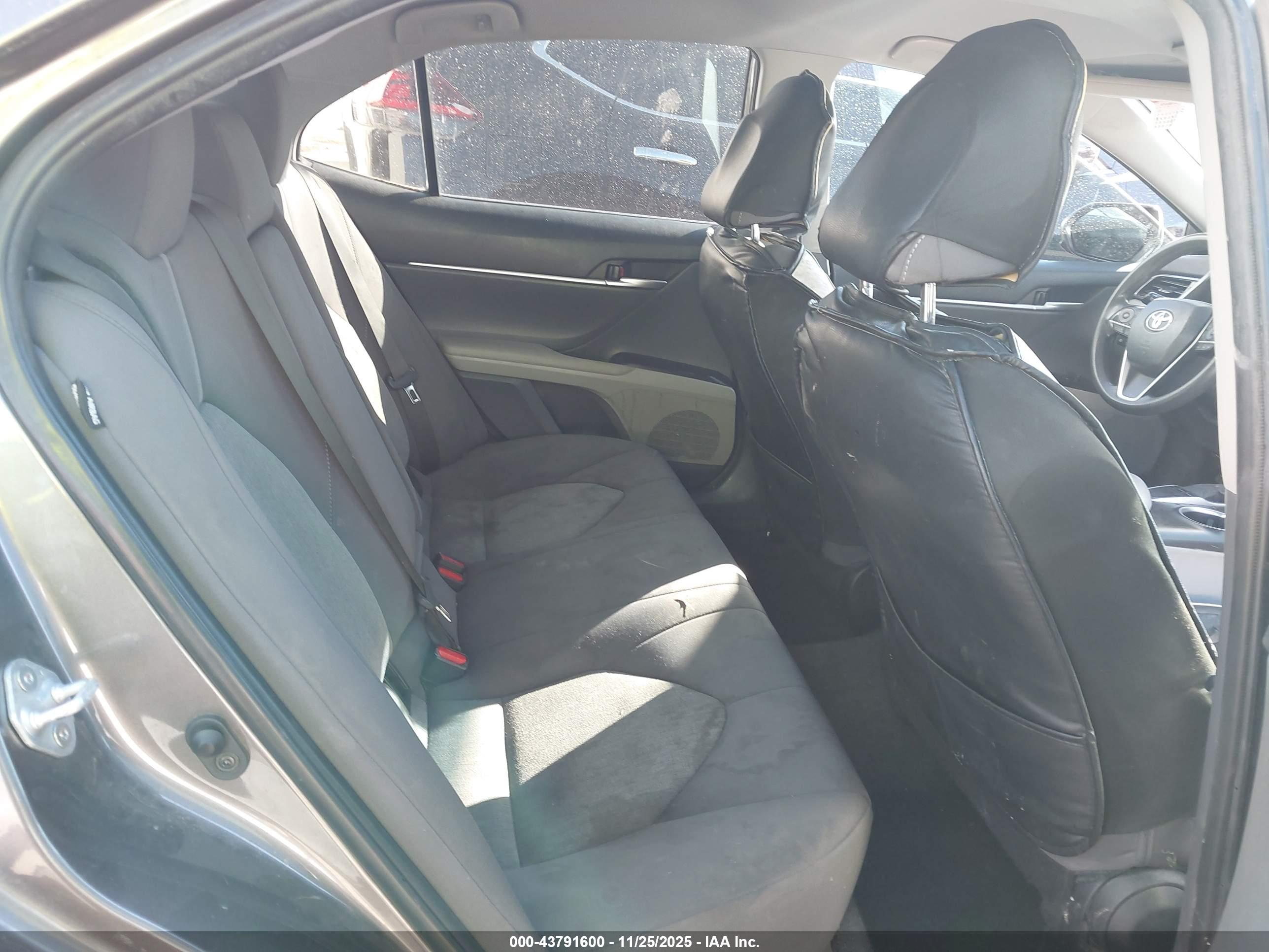 TOYOTA CAMRY image 8