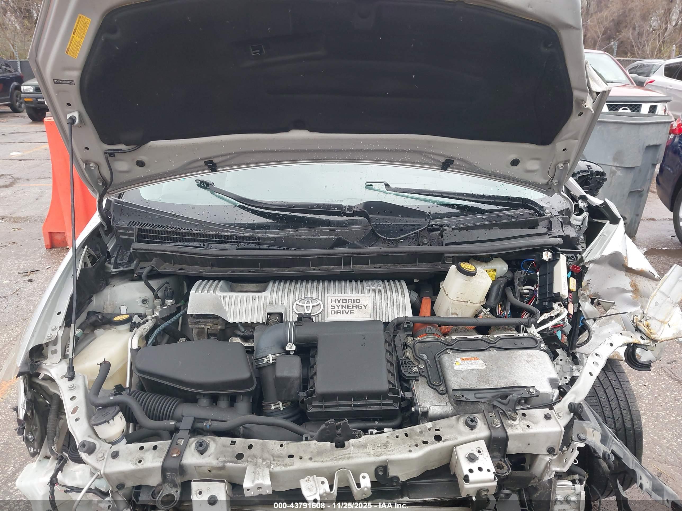TOYOTA PRIUS image 10