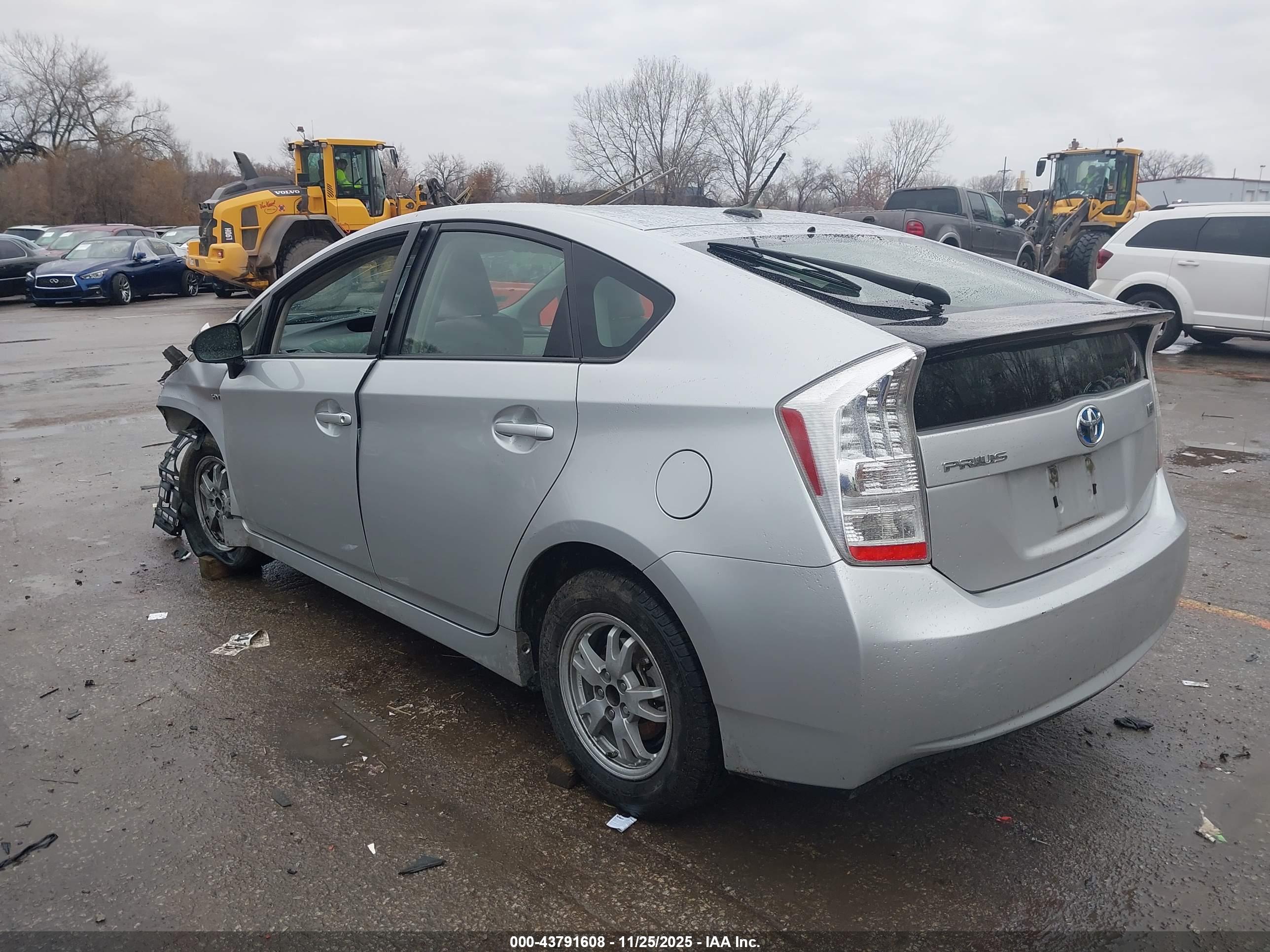 TOYOTA PRIUS image 3