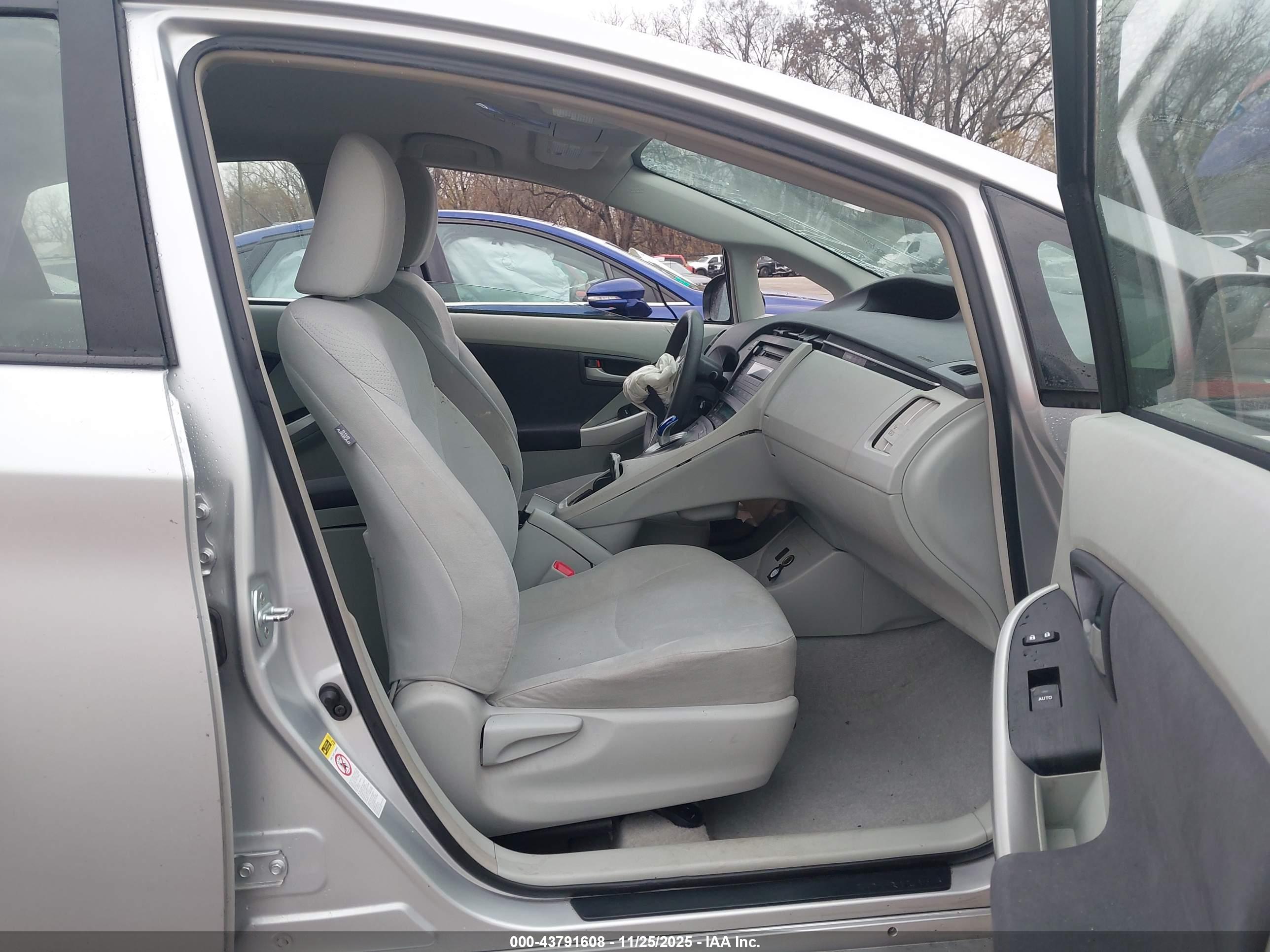TOYOTA PRIUS image 5