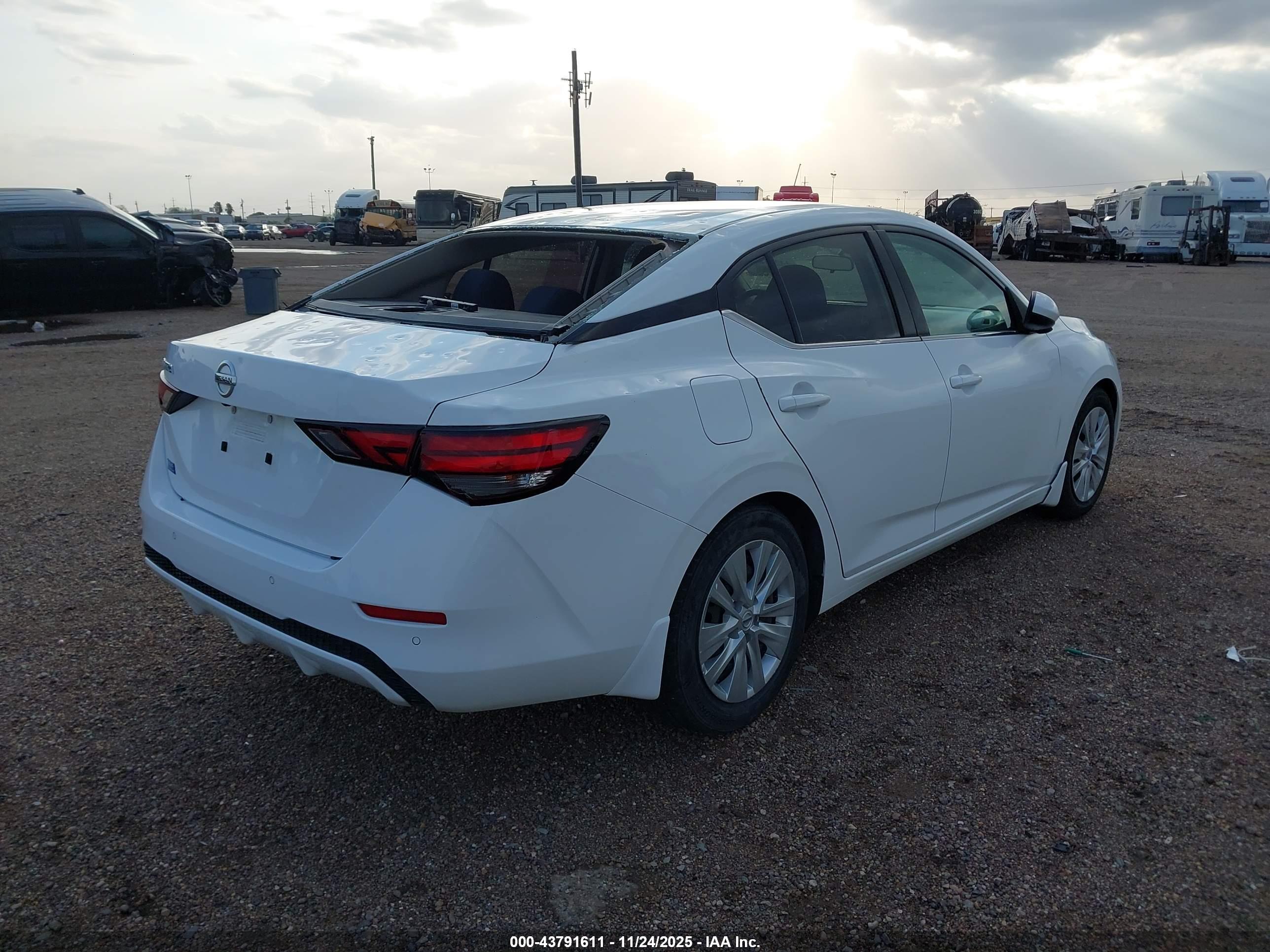NISSAN SENTRA image 4