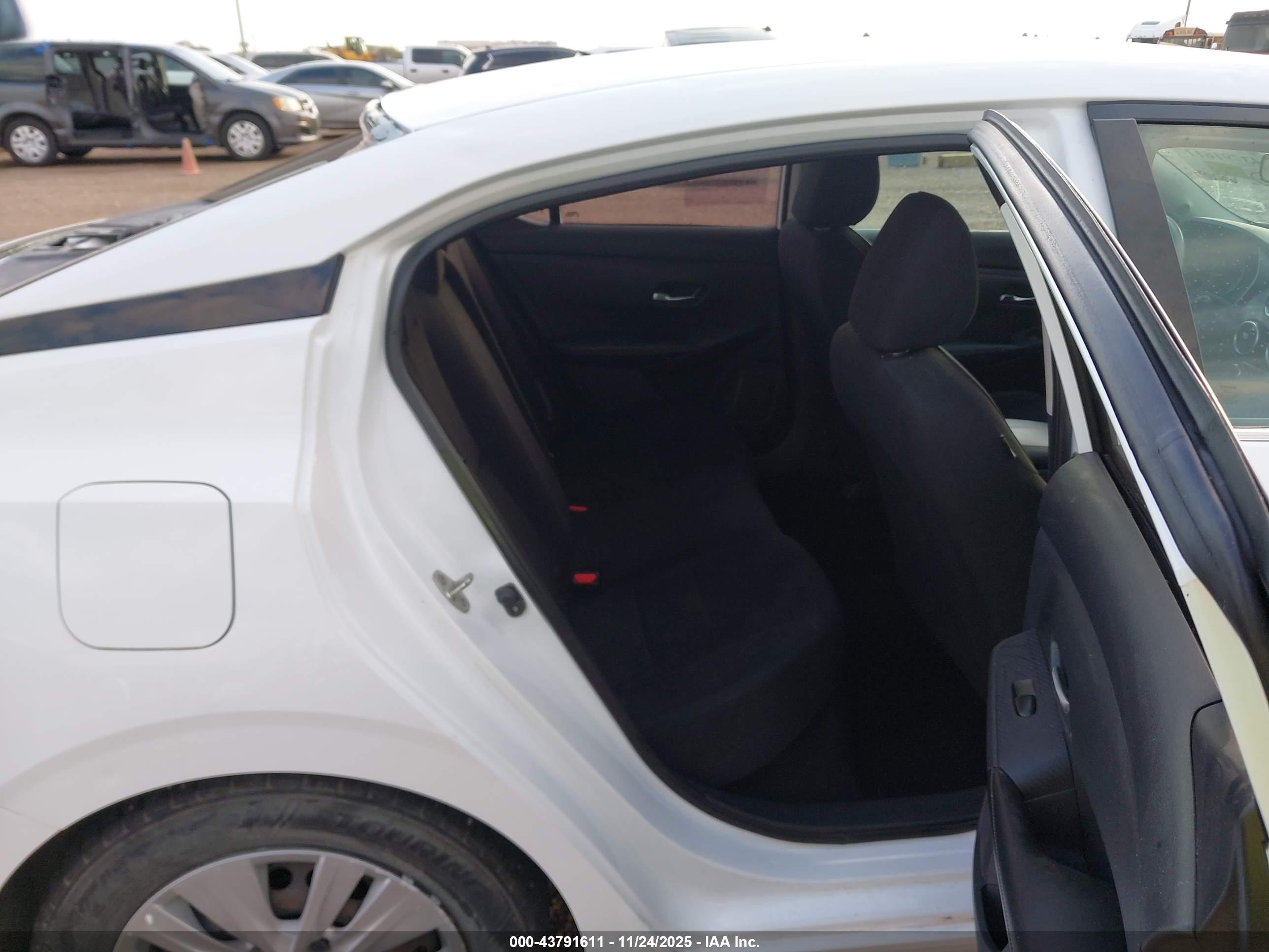 NISSAN SENTRA image 8