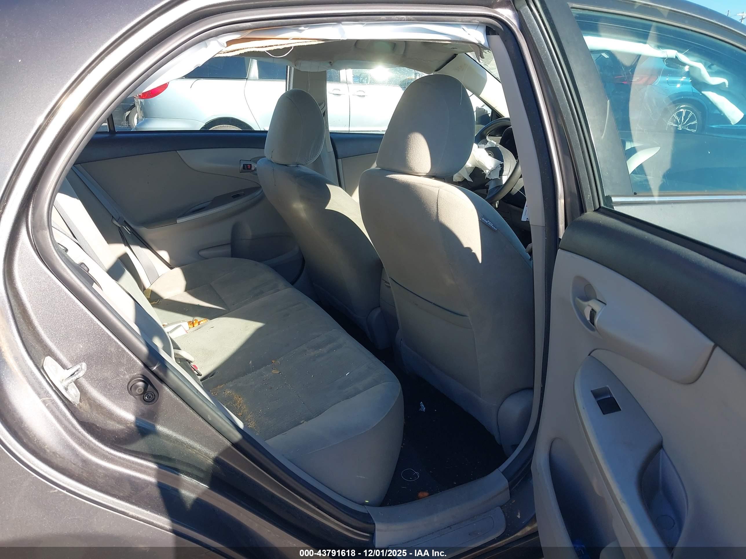 TOYOTA COROLLA image 8