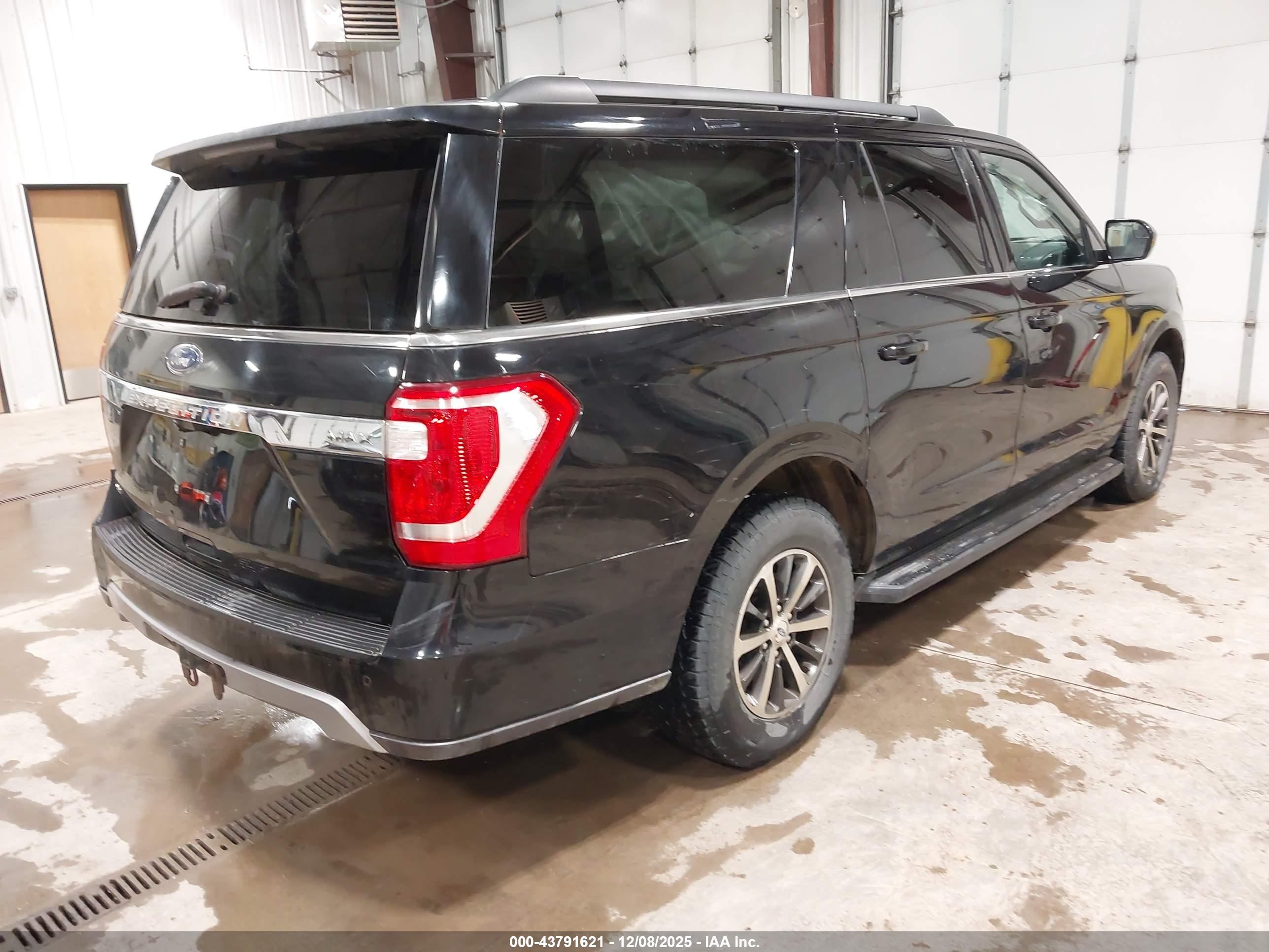 FORD EXPEDITION image 4