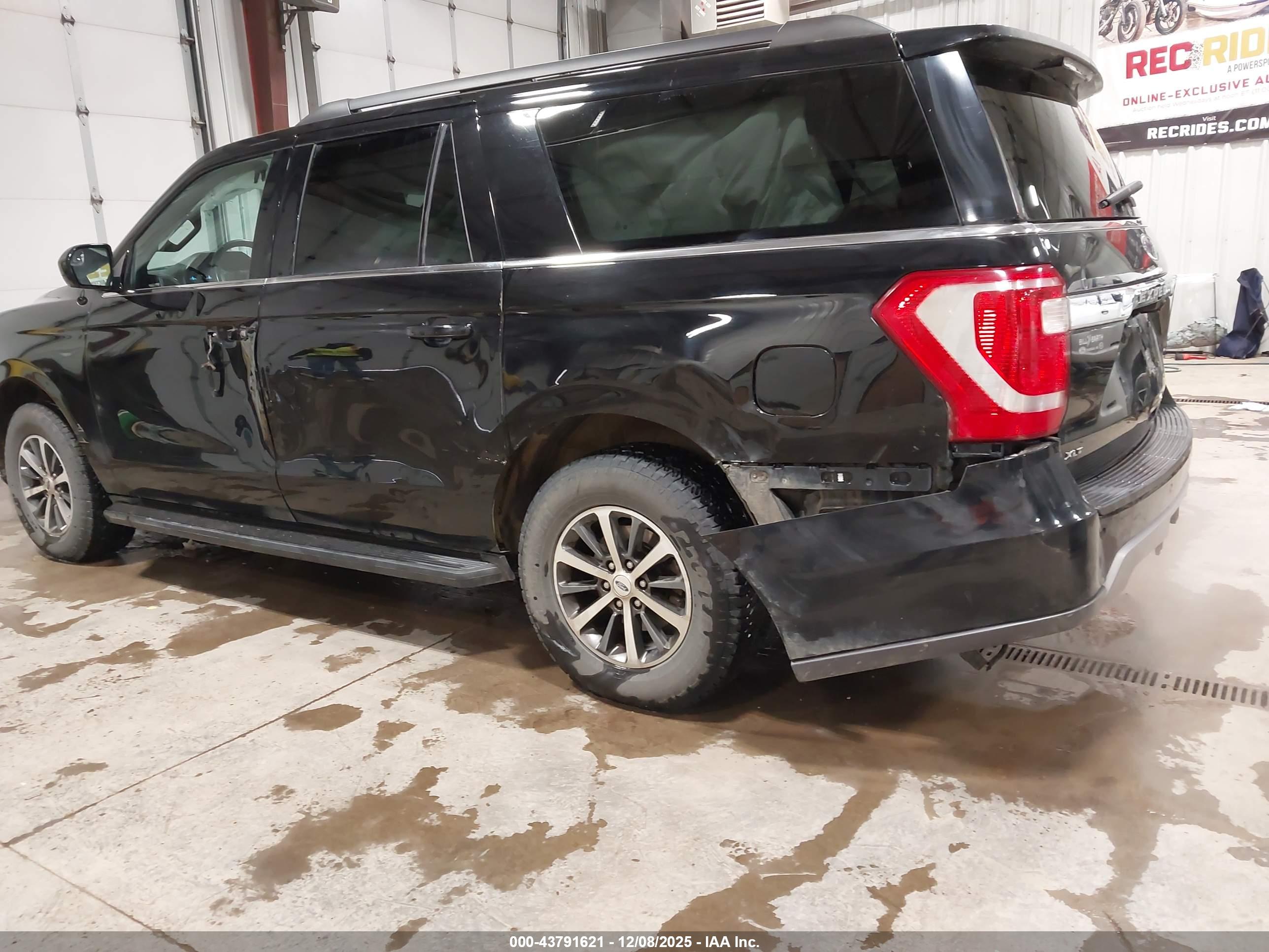 FORD EXPEDITION image 6