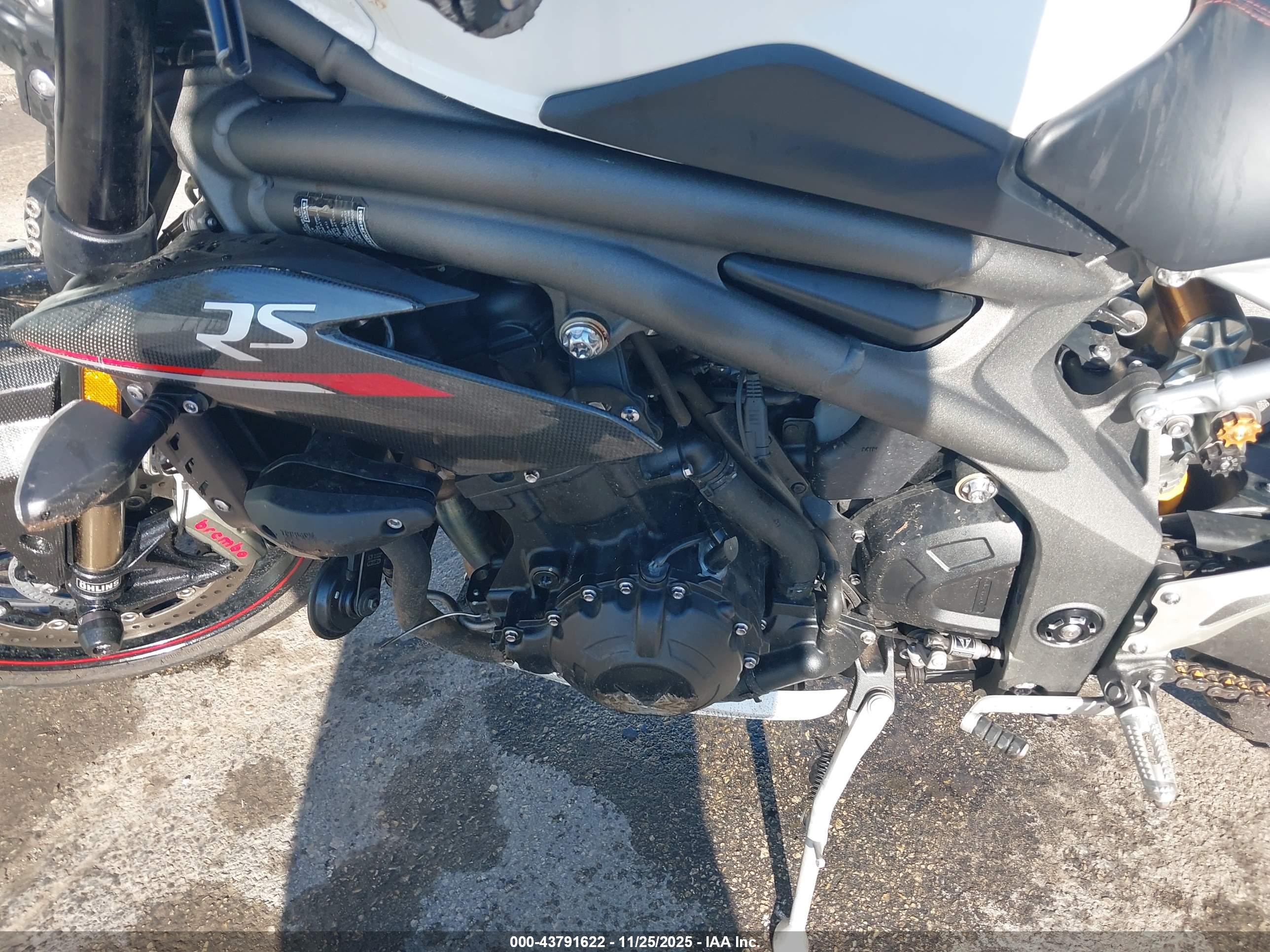 TRIUMPH MOTORCYCLE image 9