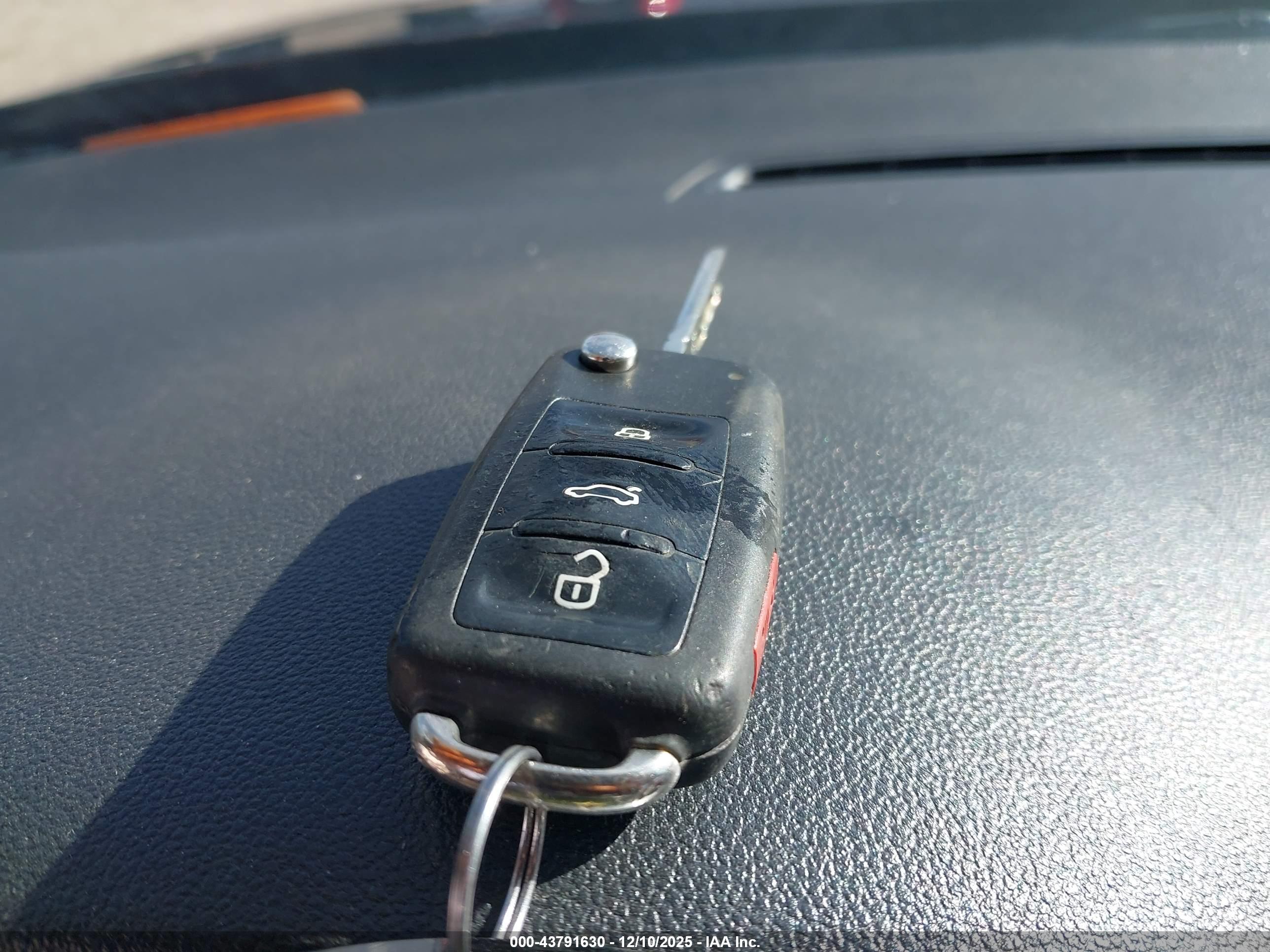 VOLKSWAGEN BEETLE image 11