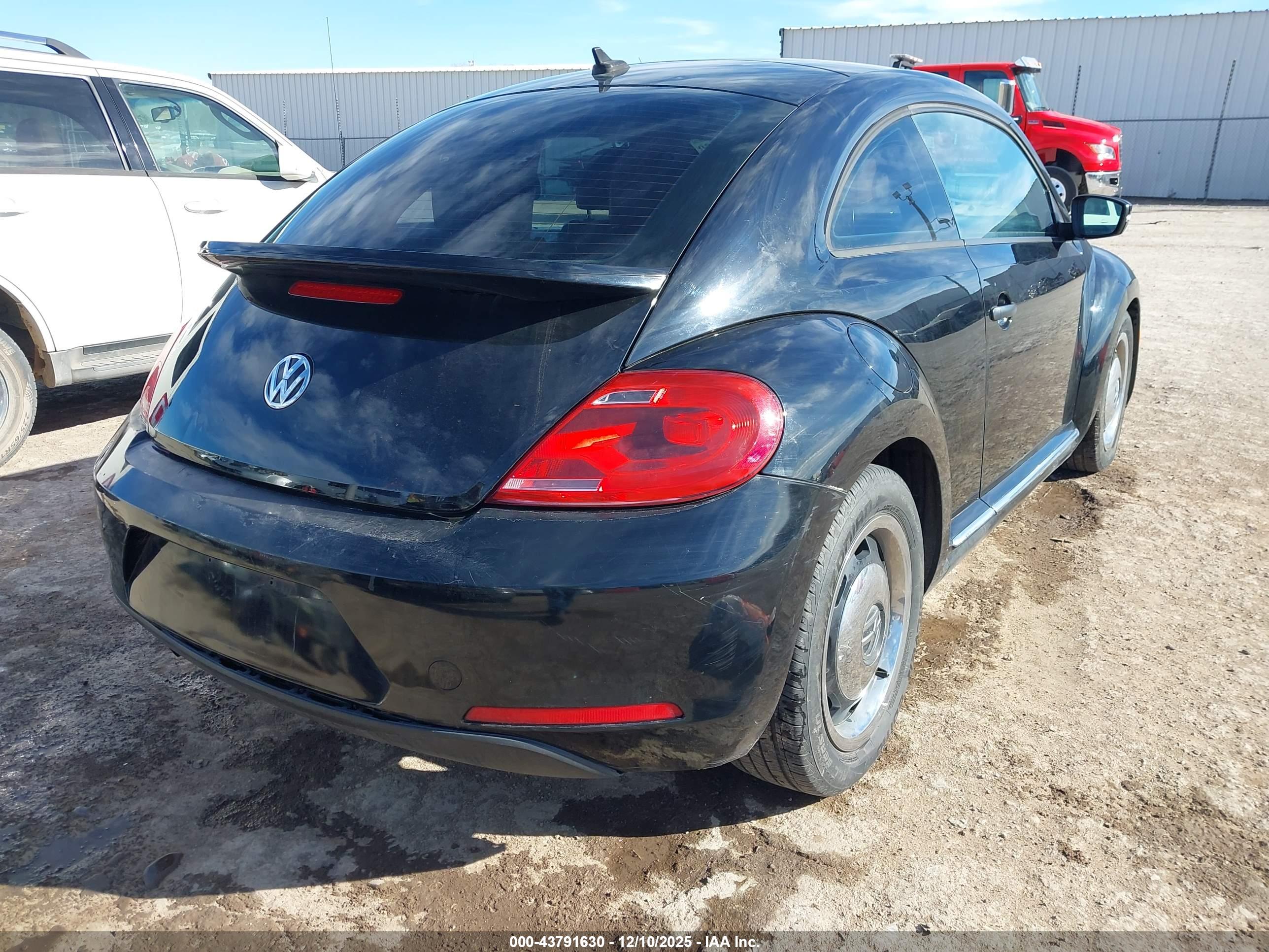VOLKSWAGEN BEETLE image 4