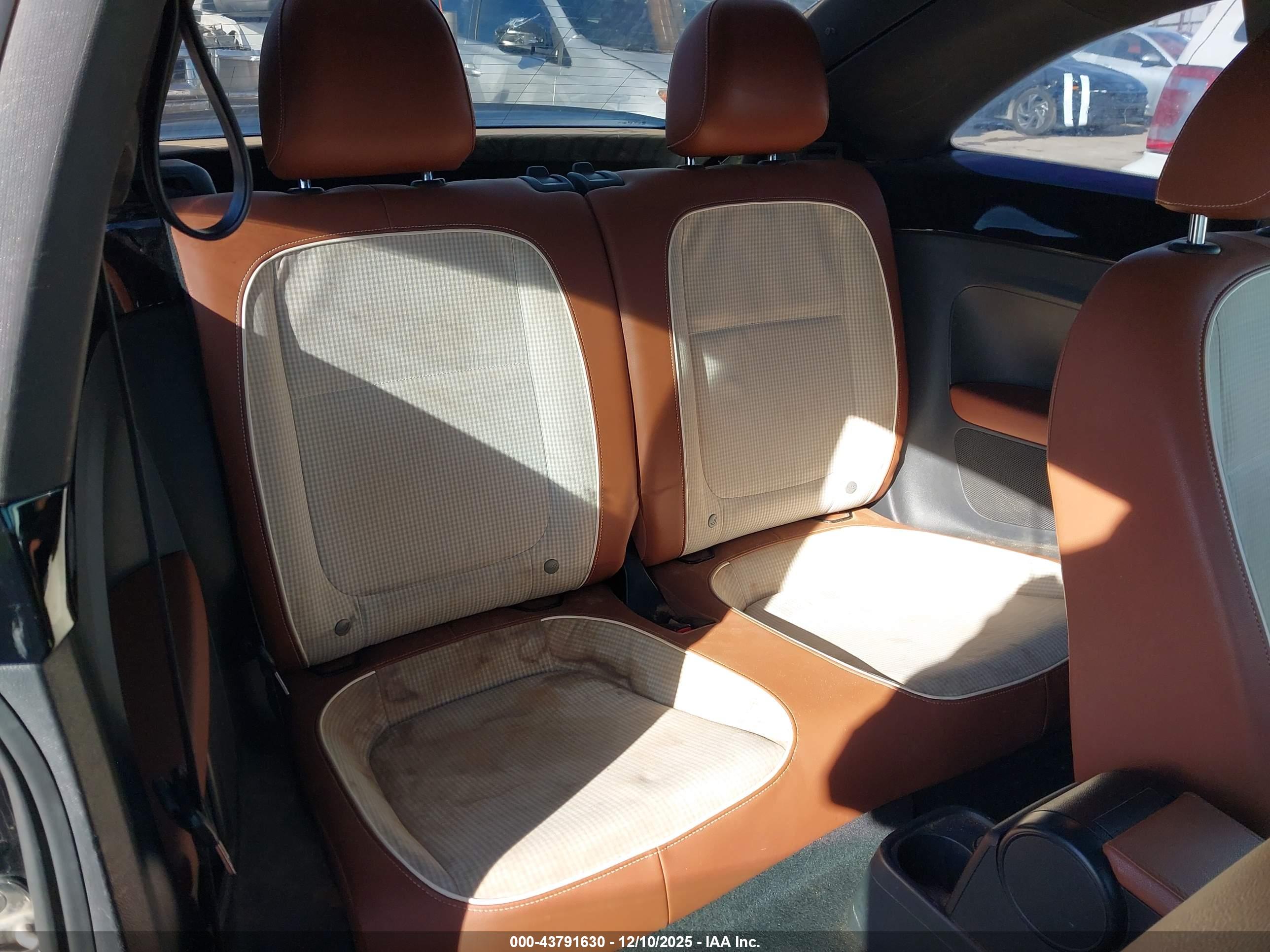 VOLKSWAGEN BEETLE image 8