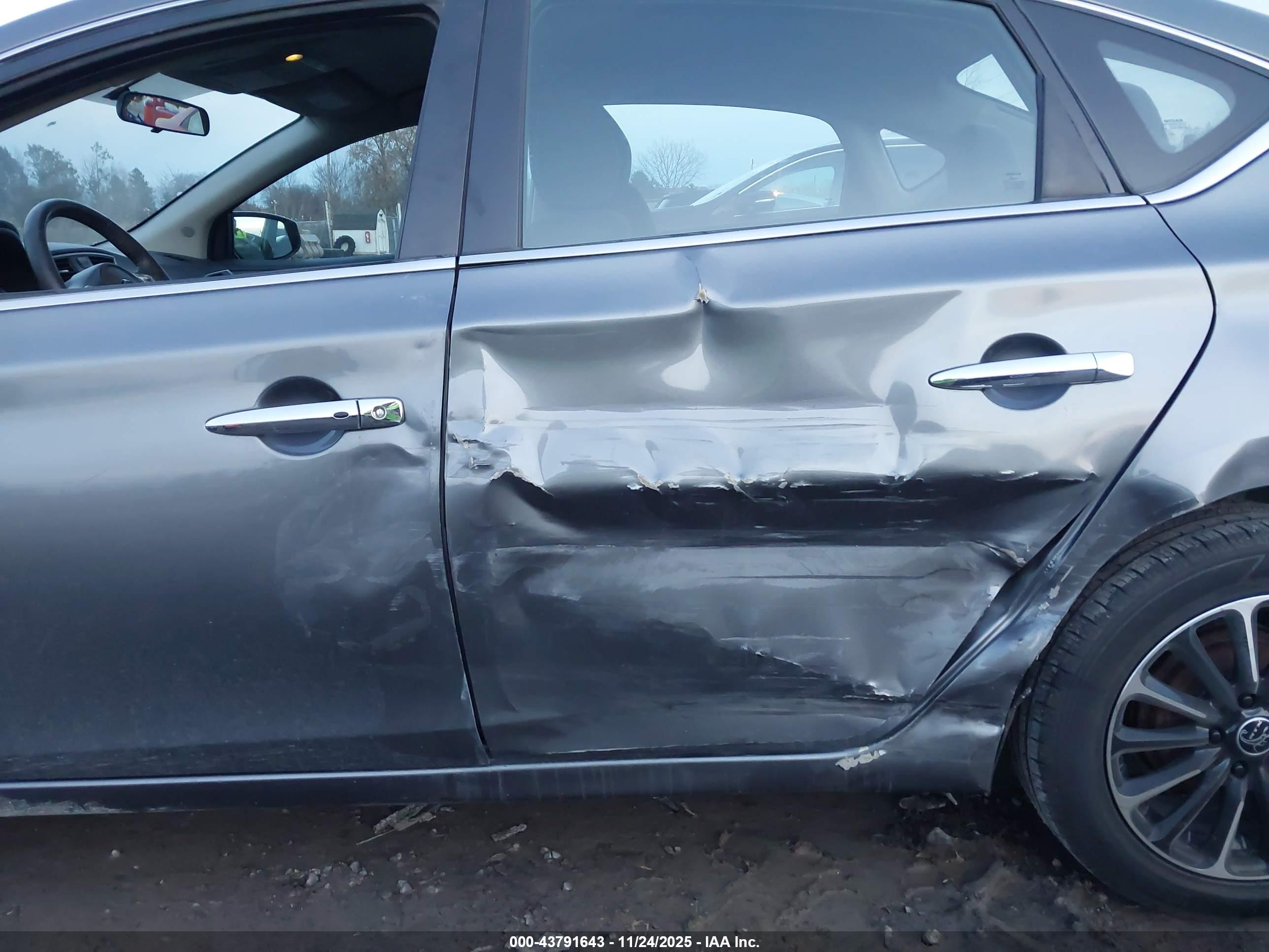 NISSAN SENTRA image 6