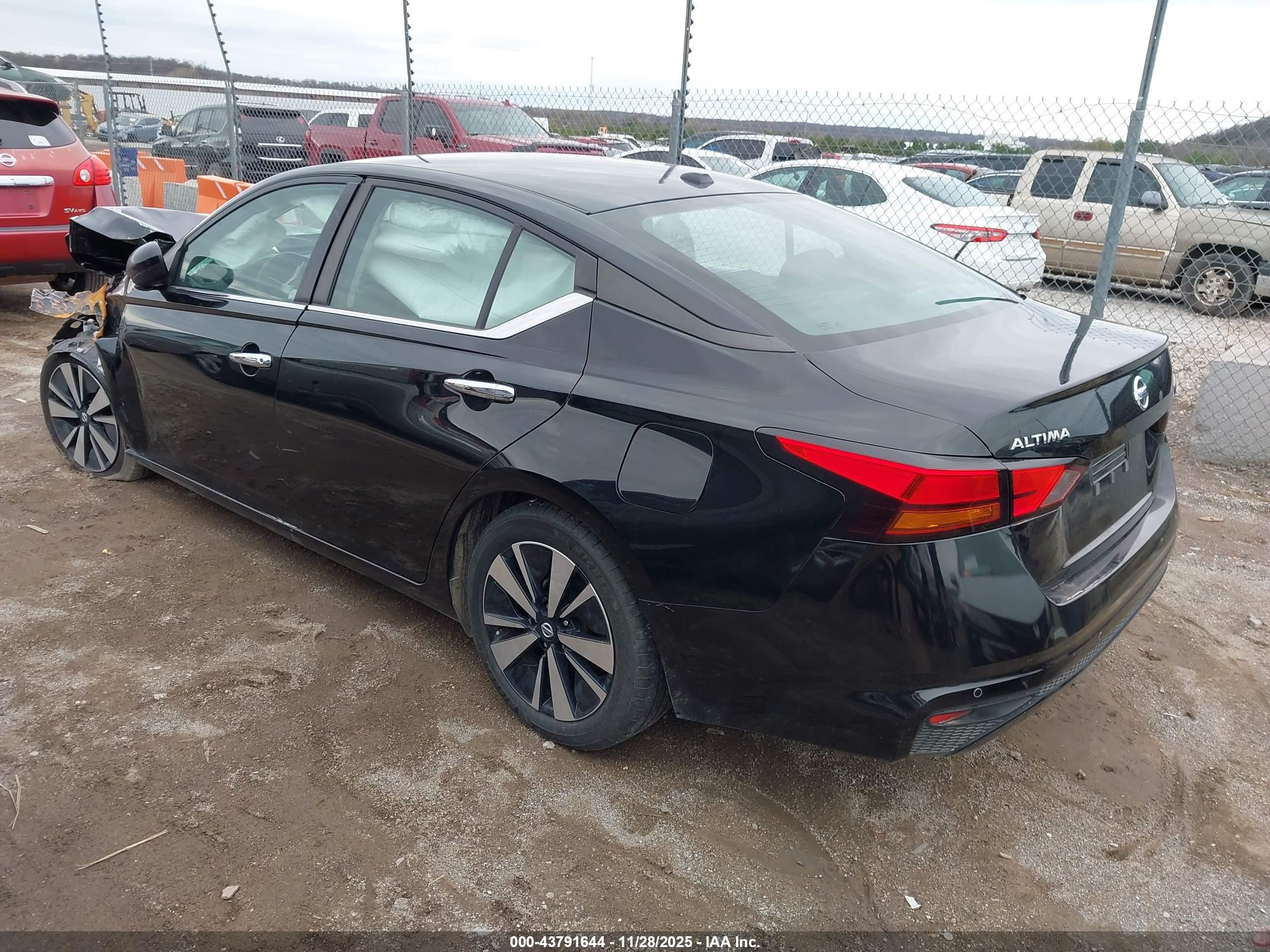 NISSAN ALTIMA image 3