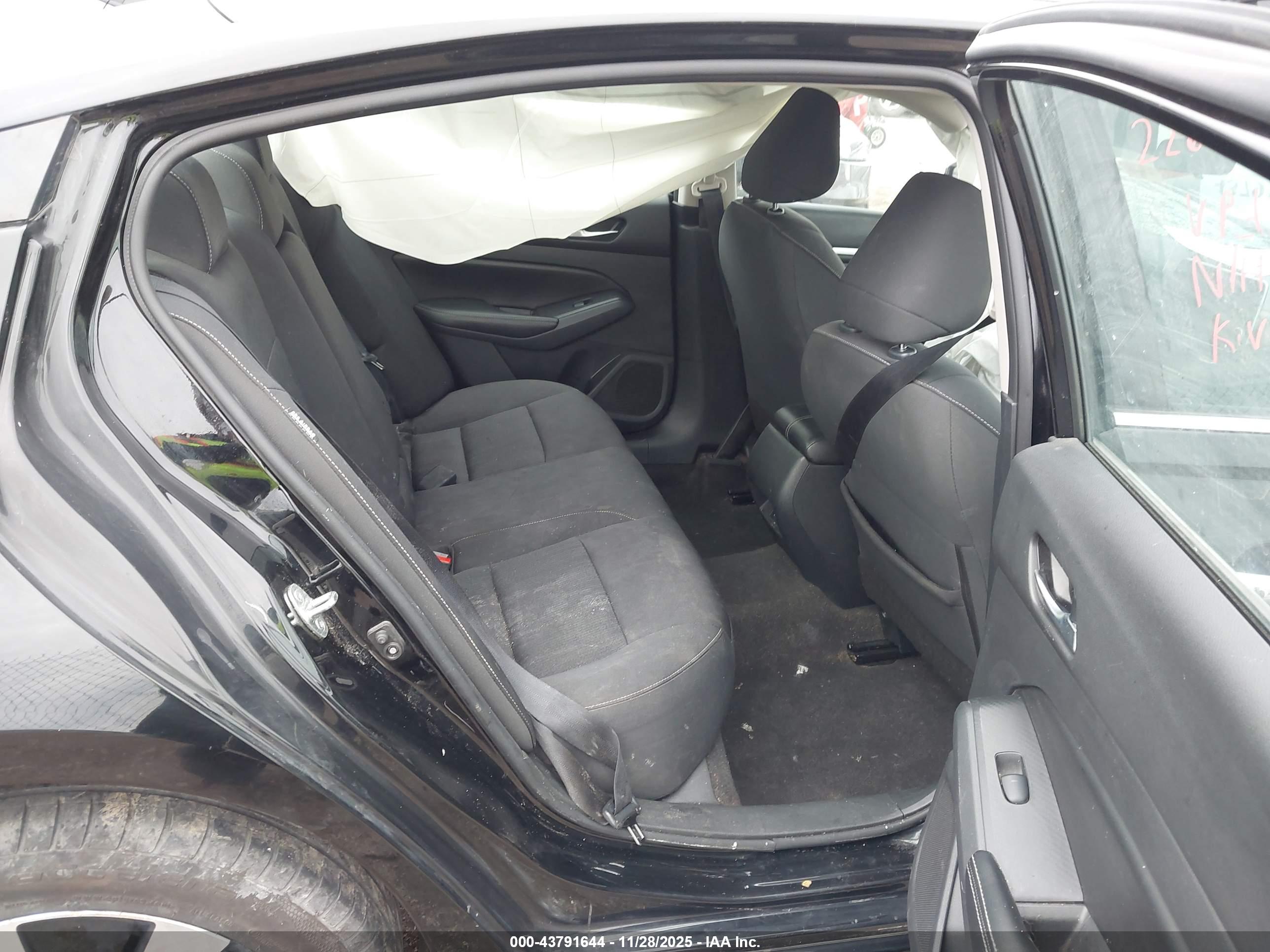 NISSAN ALTIMA image 8