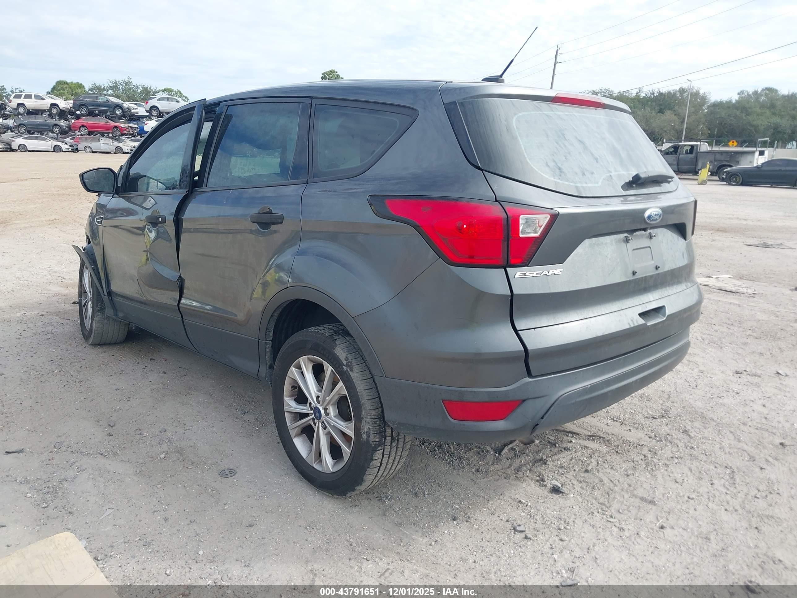 FORD ESCAPE image 3