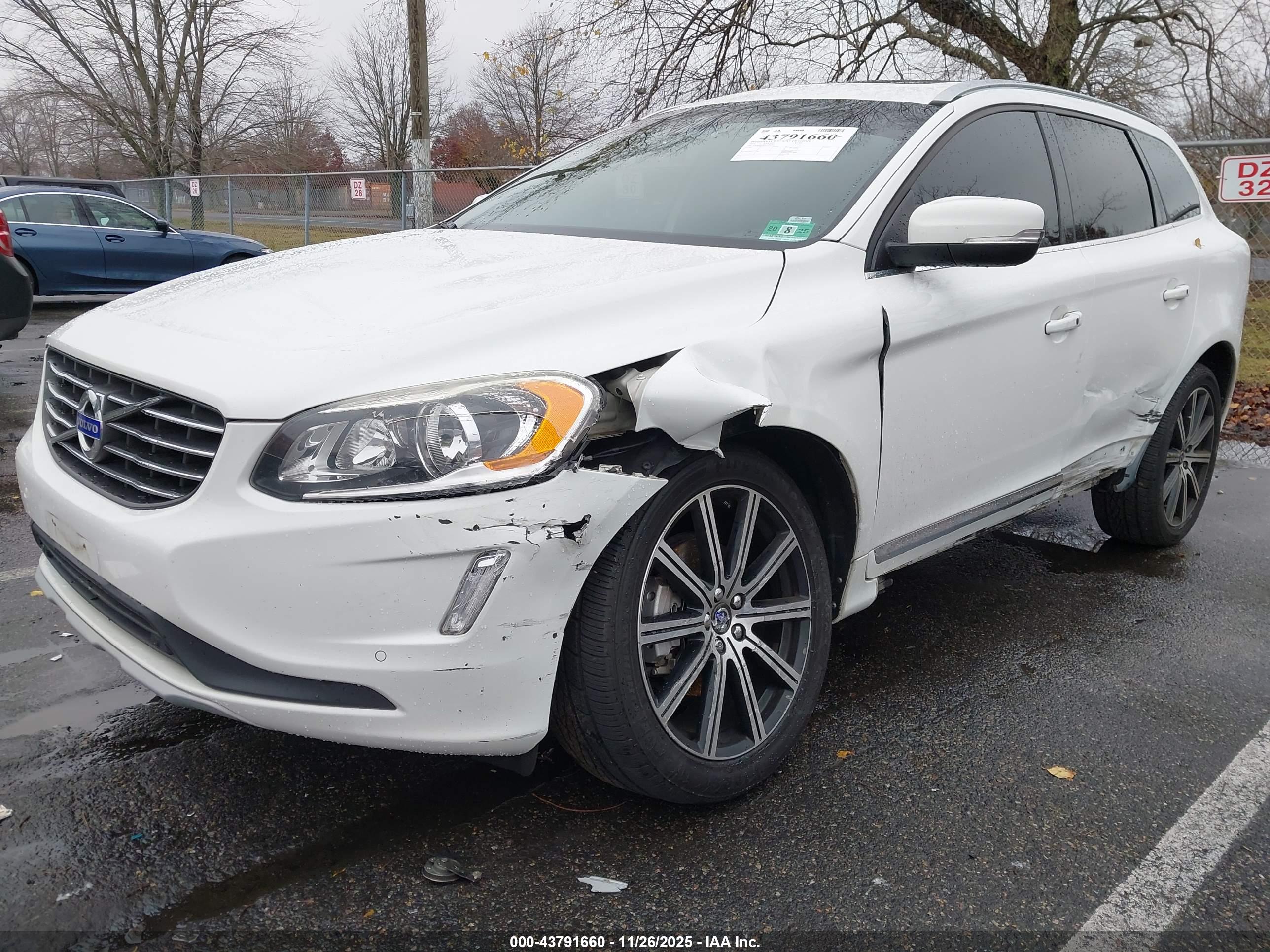 VOLVO XC60 image 2