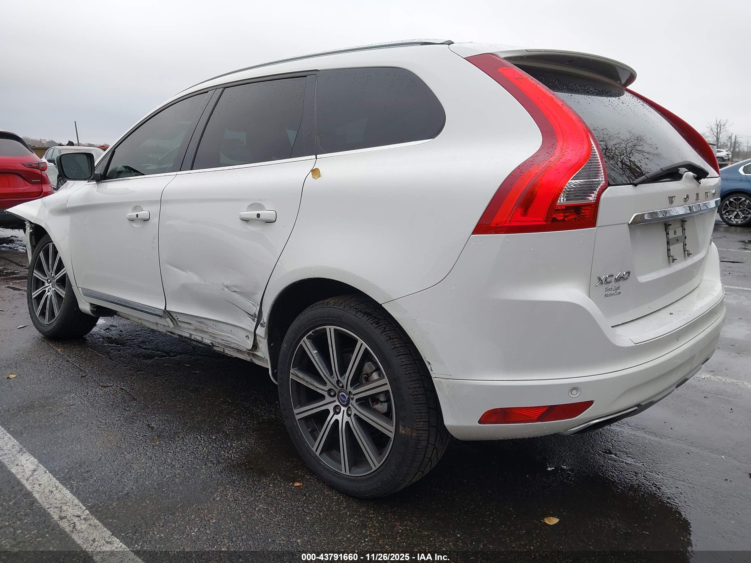 VOLVO XC60 image 3
