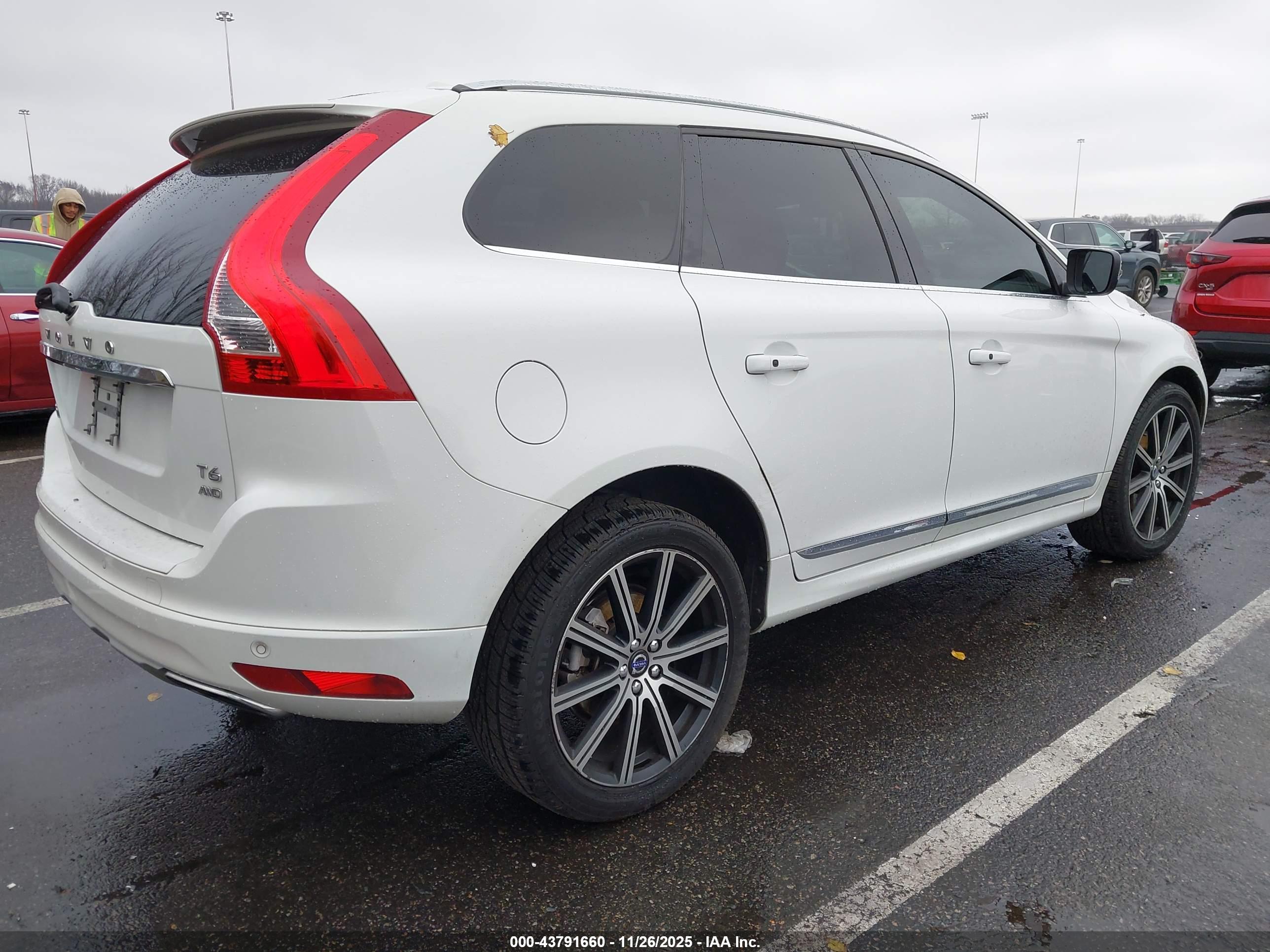 VOLVO XC60 image 4