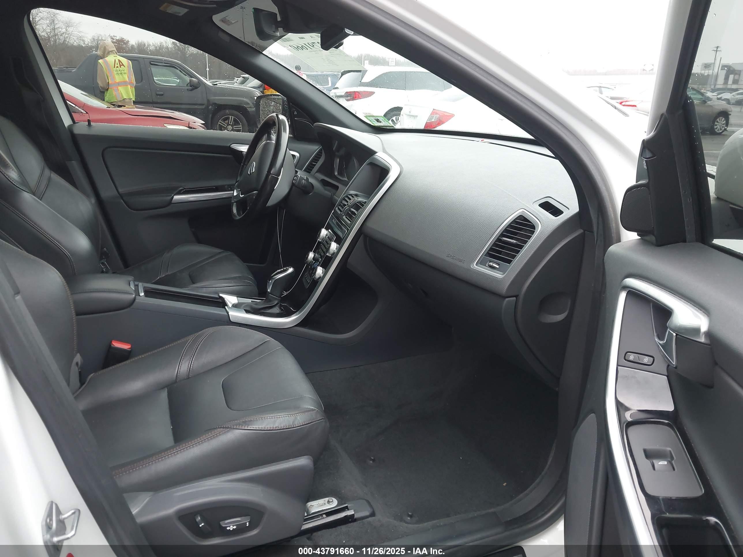 VOLVO XC60 image 5