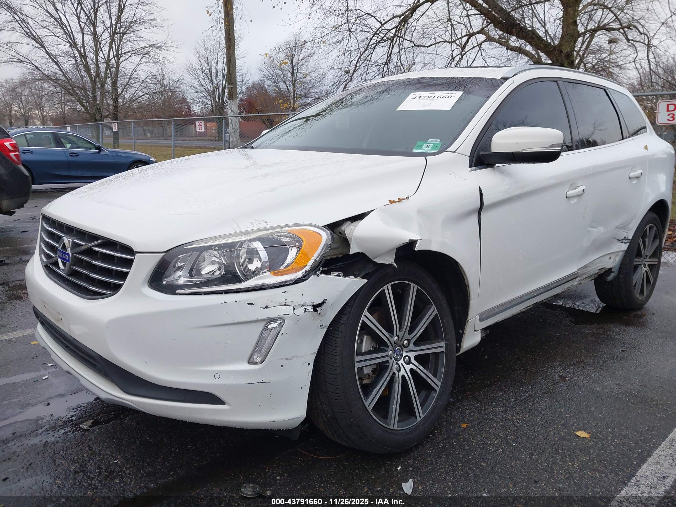 VOLVO XC60 image 6