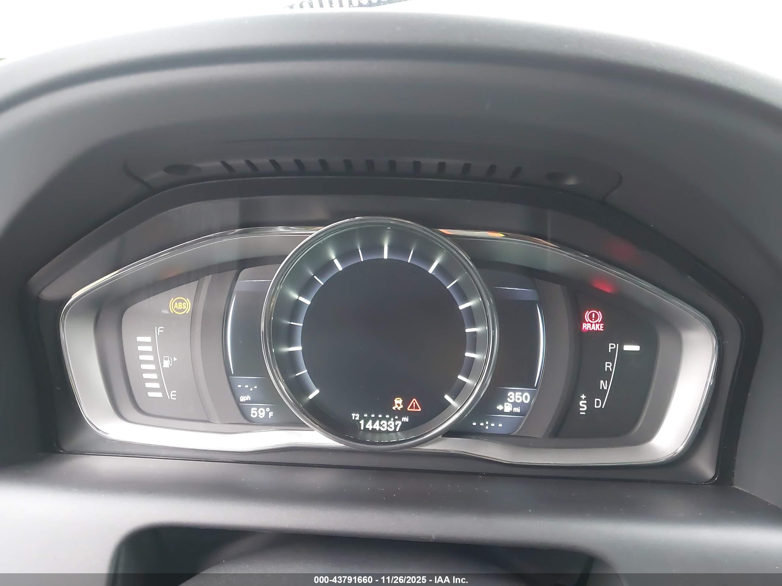 VOLVO XC60 image 7