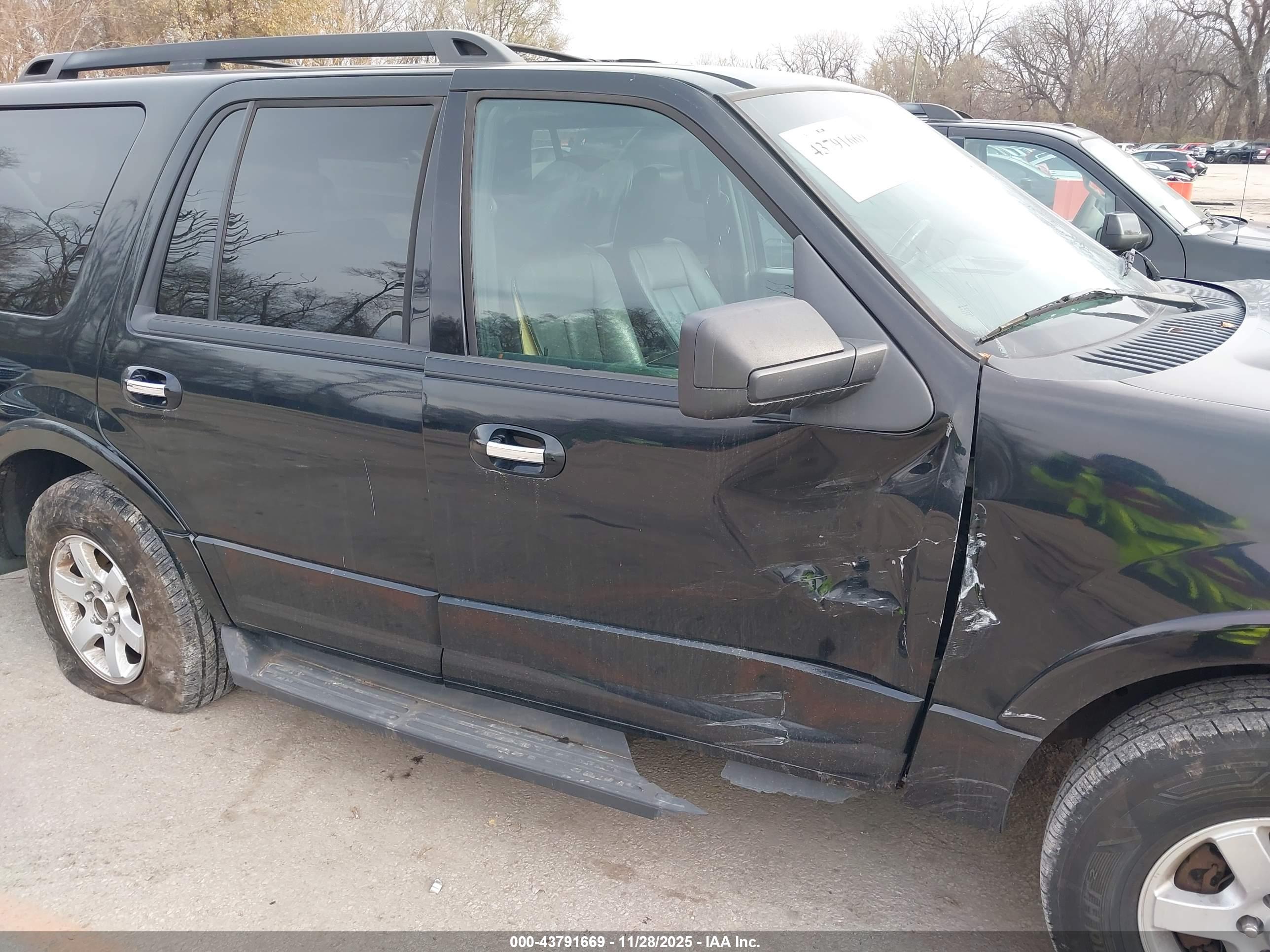 FORD EXPEDITION image 6