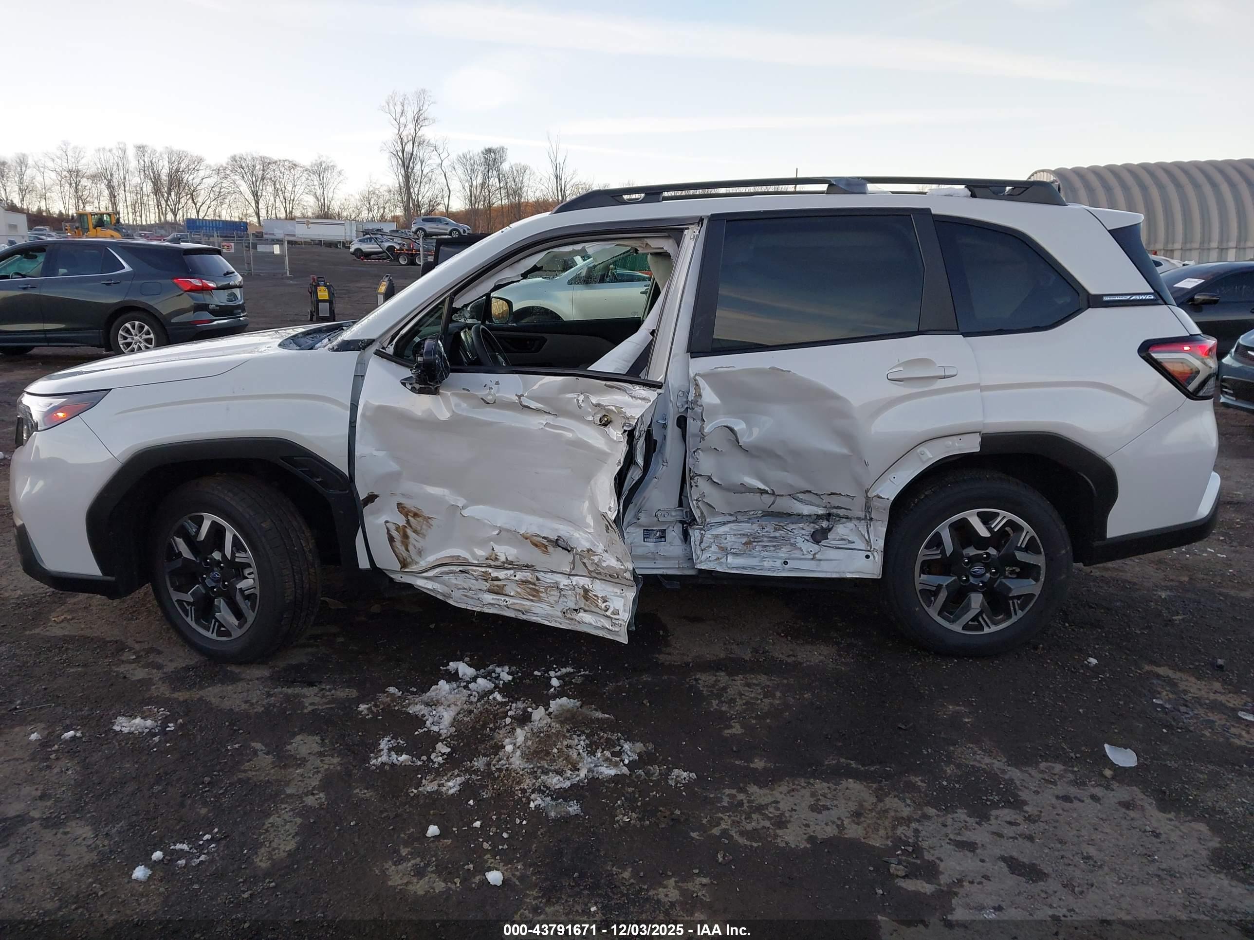 SUBARU FORESTER image 6
