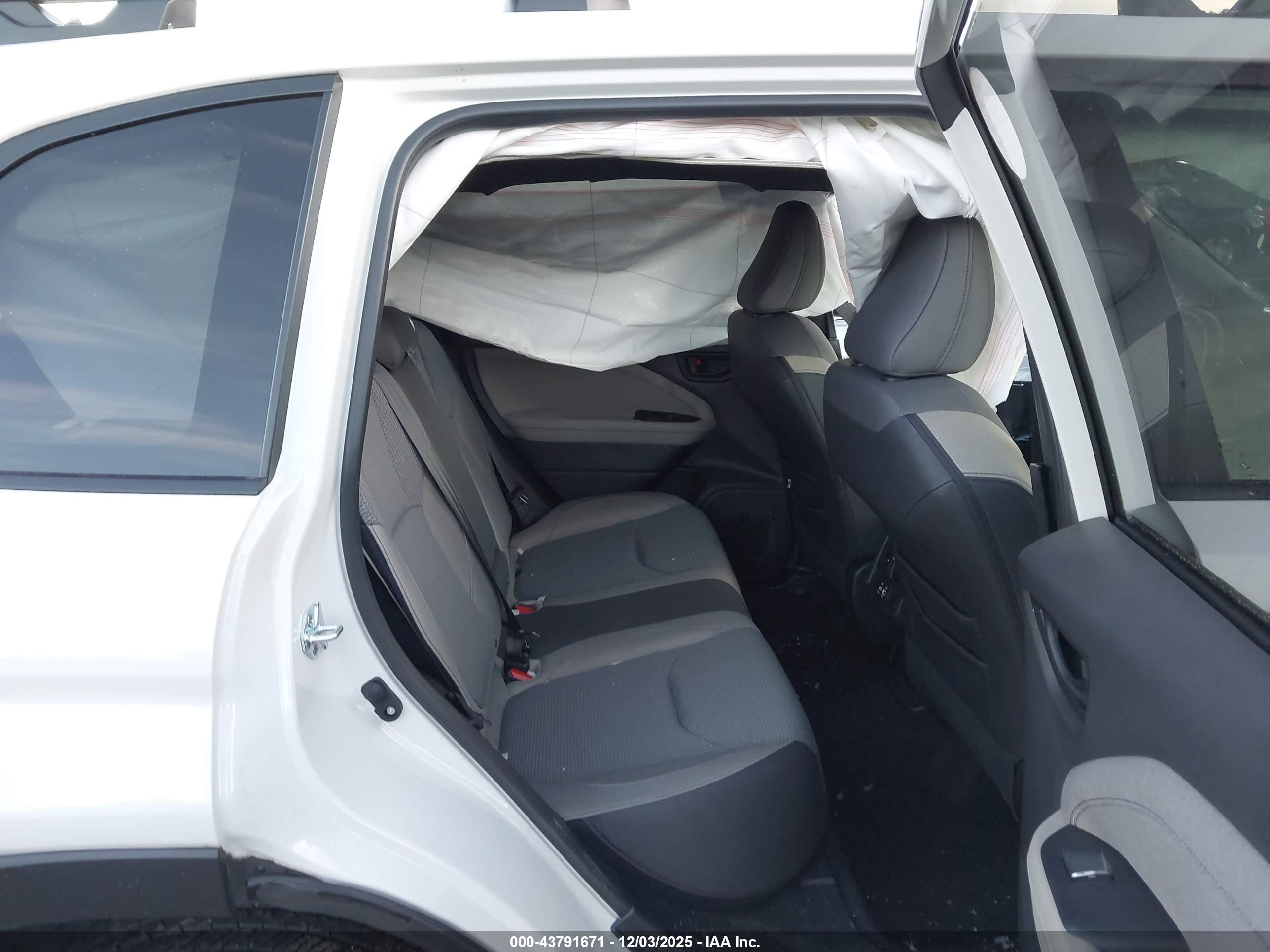 SUBARU FORESTER image 8