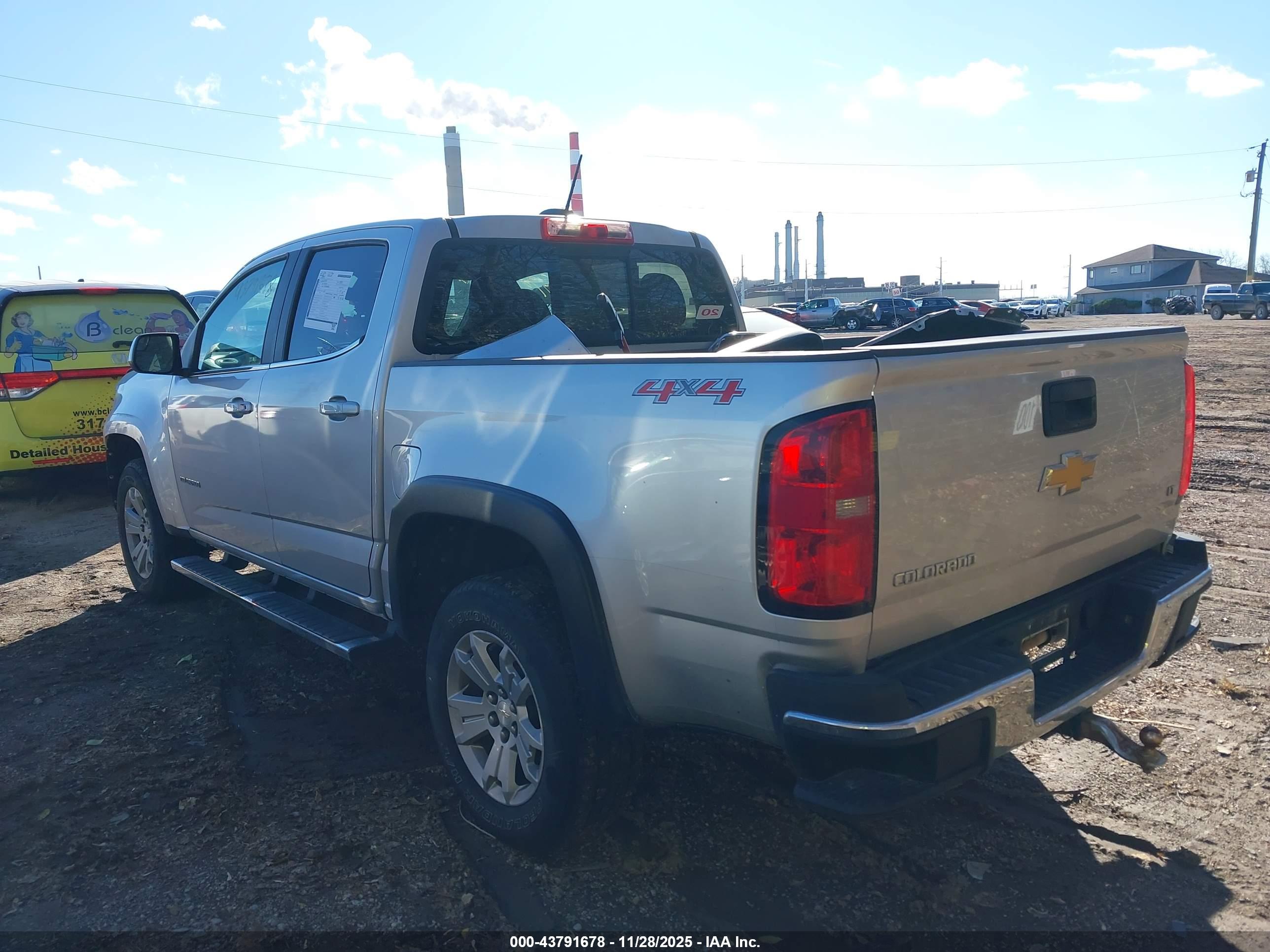 CHEVROLET COLORADO image 3