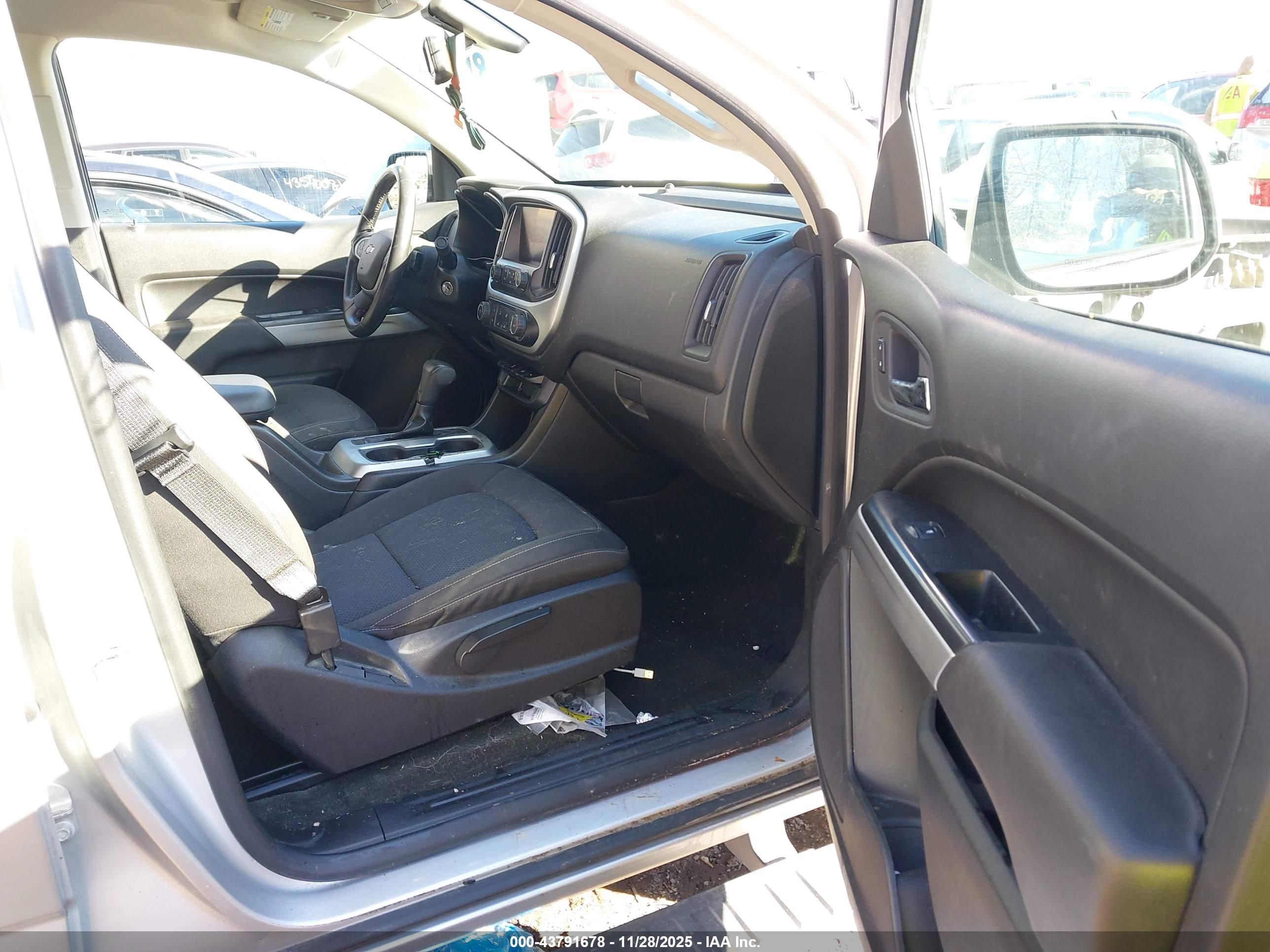 CHEVROLET COLORADO image 5